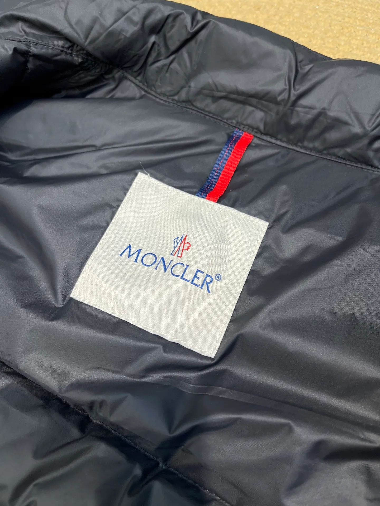 P580 Moncler25 new product Igens women's down vest, versatile and easy to match. Same style for men and women, original customized national standard 90 white duck down filling! Color: black white pink code number: 1234
