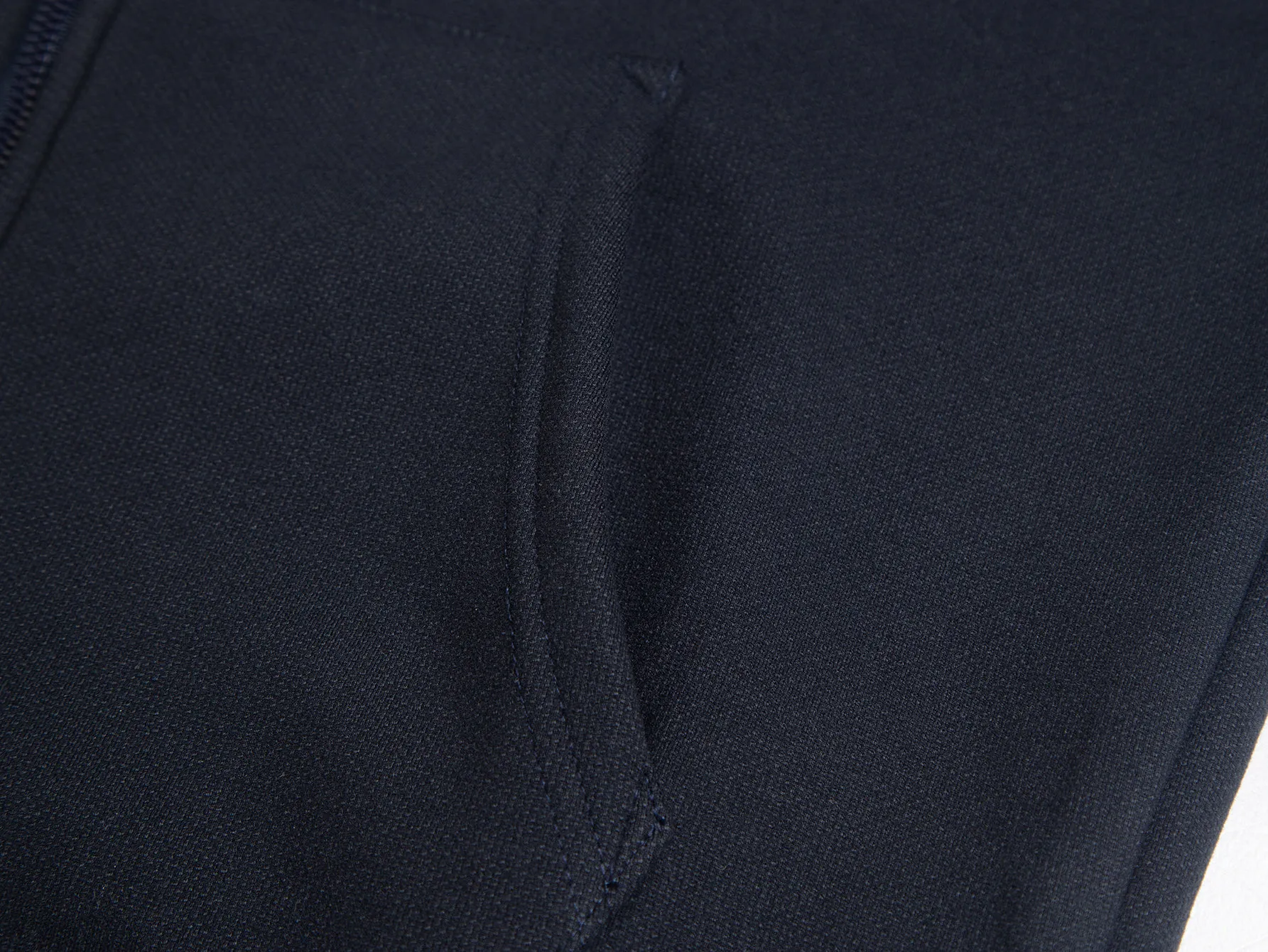 💰Coat 205, trousers 170, velvet style, popular recommendation for foreign trade orders - Moncler official website classic style, logo velvet and thickened casual jacket - Made of exclusive custom-made velvet and thickening, threaded in the same vat, custom-made accessories are complete, exclusive quality difference currency, welcome to compare -Color: black royal blue -Size: M L XL XXL