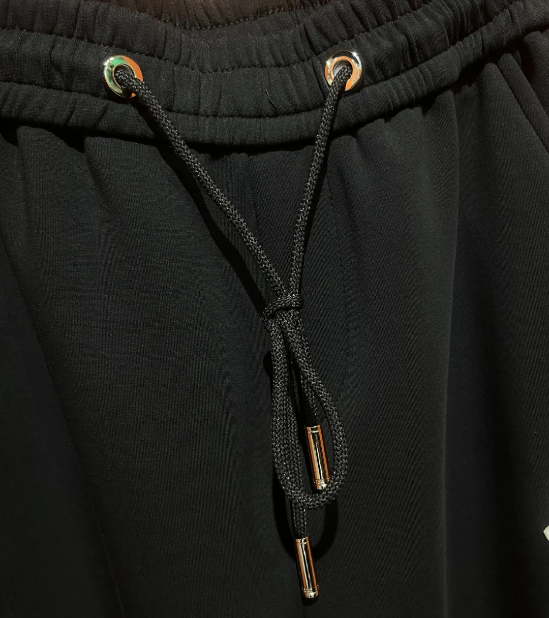 P310 Moncler Mouth Covered 💥 High-end version 🔥 Exclusively for new casual trousers! The custom-made fabrics at the counter are highly breathable and comfortable, with impeccable details and brand element design concepts, reflecting high quality. It feels delicate and soft! It presents a casual cut and the upper body shape is great! Size:M-3XL