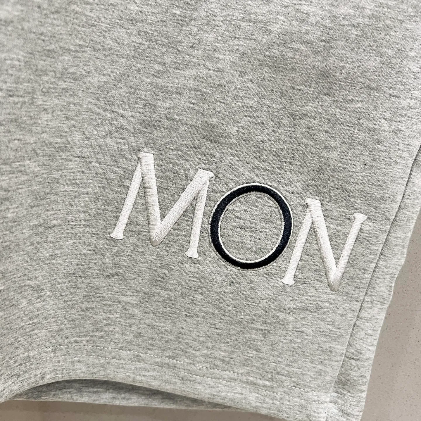 P180 MONCLER/muzzle custom space cotton shorts embroidered letters LOGO nylon pocket badge logo official synchronization high version high quality fashionable personality versatile trend pure original quality original fabric hang tag collar label washed wheat complete three standards color: black. apricot. gray. Size: XS-L