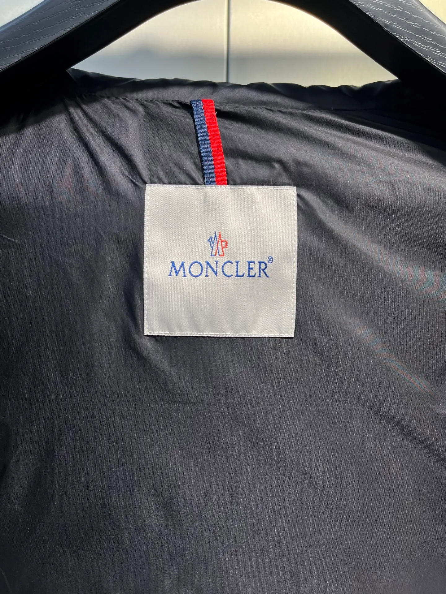 P780 moncler🌟 Fashion 2024 Down Jacket Alfit Lightweight Down Jacket French and Italian high-quality products sell quickly, so it’s better to be first. Material: Polyester; Placket: Zipper; Product Description: Pull-out hood, zipper closure, zippered pockets, adjustable cuffs. Focus on classic new products in luxury fashion size: 123456