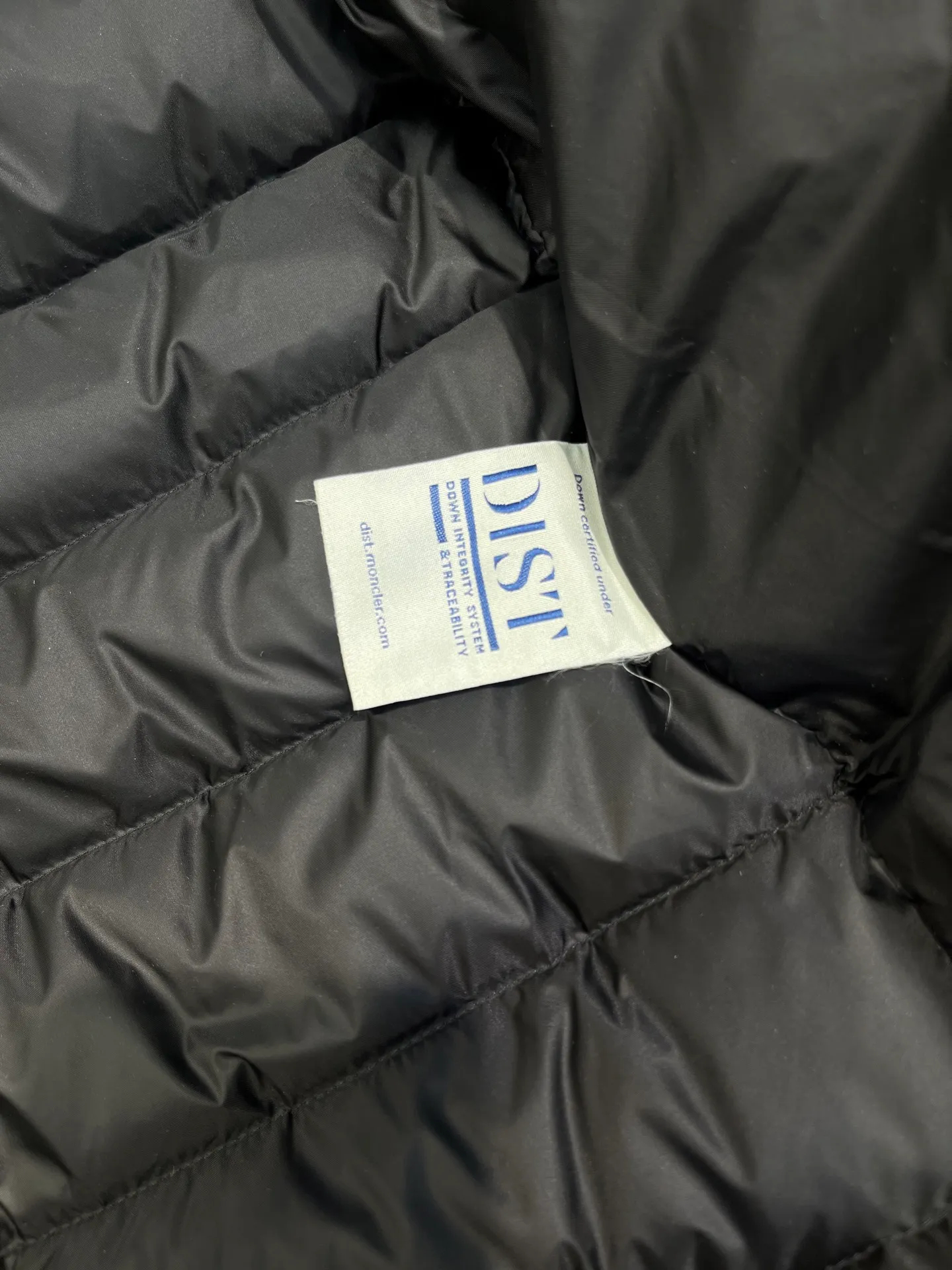 P780 moncler🌟 Fashion 2024 Down Jacket Alfit Lightweight Down Jacket French and Italian high-quality products sell quickly, so it’s better to be first. Material: Polyester; Placket: Zipper; Product Description: Pull-out hood, zipper closure, zippered pockets, adjustable cuffs. Focus on classic new products in luxury fashion size: 123456
