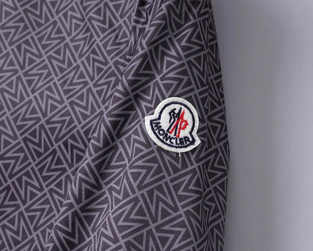 P360 🌸🌸🌸 🌸Moncler's latest 25-year-old men's jacket. The color combination has a classic charm without losing youthful vitality. It reshapes a new design style and shows a bold and confident brand design concept.  Imported fabrics, sleeves and pockets are paired with exclusive brand designs, reflecting the minimalist pursuit of quality and design. Low-key luxury fully embodies the brand image and status! The brand LOGO icon design is simple and recognizable, with a delicate and comfortable touch, excellent details, exquisite and elegant everywhere, fashionable design, a capable and stylish upper body, and full of aura! The all-over pattern and simple aesthetics are brought to the extreme, and it is a jacket that can be mixed and matched. There is no doubt that it is a must-have product for men. It is extremely practical and the color is easy to match.  Color: Picture color. Sizes: M, L, xL, xxL, xxxL