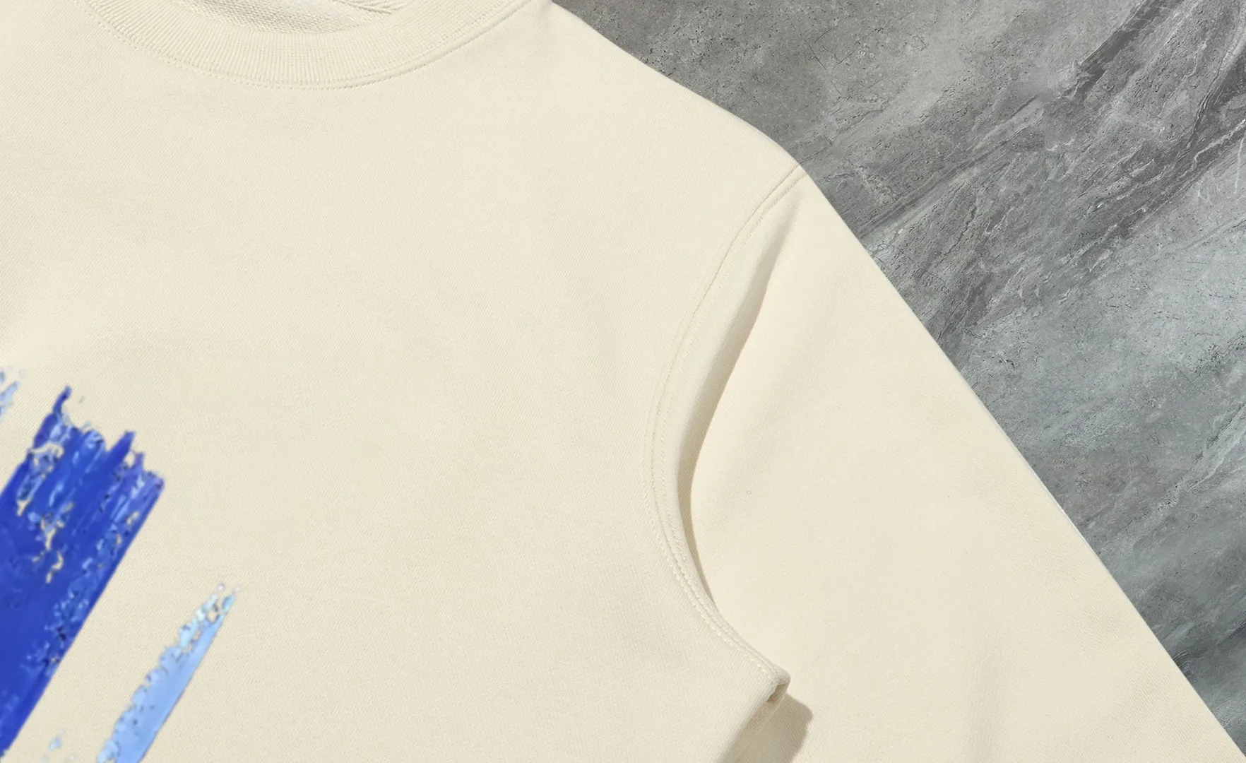 P210 High-version sweatshirt) [Long-term stock] 〖𝐌𝐎𝐍𝐂𝐋𝐄𝐑~Mask〗 Made of 440g heavy-weight fabric. It is different from the market currency. It can be matched with any variety and is properly handsome. 😎The whole dress is made of double waistcoats. The double waistcoats make the whole dress more three-dimensional. Not ordinary factories can do such fine work. 2025 Spring runway version of the T stage, on sale at the counter, round neck terry sweatshirt, high-end double-strand pure cotton, custom-made stretch ribs, dyed in the same vat, complete with three standards, matched with exquisite embroidered LOGO on the chest, simple and advanced, same style for men and women. Color: black, apricot, white, size: S M L XL 2XL