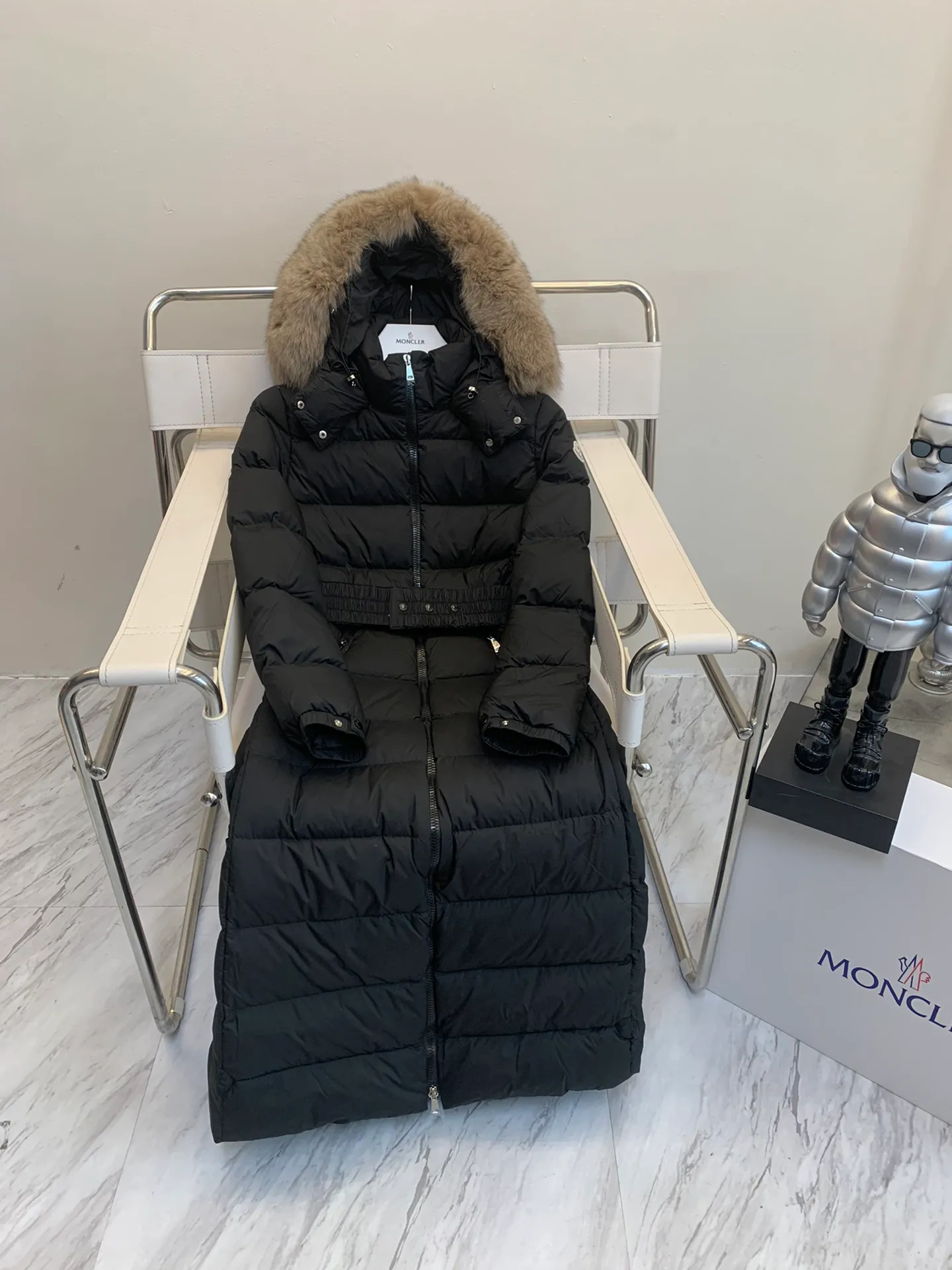 P1140 This is the perfect version of the Meng Mou down jacket!!! It gives you enough warmth from head to toe. The most annoying thing is that it is also slim fit. It also uses Meng Mou’s classic glossy material. All this will definitely create a new generation of Meng Mou’s hot style!!! Please remember its name Fudson... Such hot styles will be made all over the world. What we can do is to give you authentic counter products... no matter from the filling degree of the down, the matte finish of the fabric, the glossiness of the fox fur, the fineness of the hardware. All support your unconditional comparison... ⚠️Thank you🙏 Mengkou's constantly upgraded anti-counterfeiting technology makes authentic down jackets stand out in minutes...NFC anti-counterfeiting technology. If you have an Android phone with NFC function, hurry up and experience the latest anti-counterfeiting technology after receiving the goods... ⚠️Silver Fox Fur Collar Every silver fox fur collar is imported from Finland and is unique. Many people say that the feel is different. That's because every fox is different. Just like the fur of each of us is different, it is a truth. If it is all the same softness, it is artificial processing... ⚠️Goose down filling 95 European standard goose down filling, real top goose down, the softness and warmth are unparalleled. The whole dress is 100% goose down filling. When you touch it with your hands, you can feel it without any impurities and softness. This is the most intuitive feeling... ⚠️ Comes standard with a dust bag, perfect for gift giving and self-wearing, the latest moncler HUDSON Silver Fox Extra Long Down Jacket If you like it, don't miss it.... This is the perfect version of a muffler down jacket!!!! It gives you enough warmth from head to toe. The most annoying thing is that it is also slim. It also uses the classic glossy material of the muffler. All this will definitely create a new generation of muzzle hits!!! Please remember its name. Hudson... Such hot styles will be made all over the world. What we can do is to give you the authentic products from the counter... No matter from the filling degree of the down or the color of the fabric The glossiness of the fox fur and the fineness of the hardware all support your unconditional comparison... ⚠️Thank you🙏 Mengkou's constantly upgraded anti-counterfeiting technology makes authentic down jackets stand out in minutes...NFC anti-counterfeiting technology. If you have an Android phone with NFC function, hurry up and experience it after receiving the goods. The latest anti-counterfeiting technology... ⚠️Silver Fox Fur Collar Each silver fox fur collar is imported from Finland and is unique. Many people say that the feel is different. Dear, that's because every fox is different, just like the fur of each of us is different. If the softness is all the same, it is artificially processed... ⚠️Goose down filling 95 European standard goose down filling. Real top goose down. The softness and warmth are unparalleled. The whole dress is 100% goose down filling. When you receive the goods, you can touch it with your hands and feel it. There is no impurity and softness. This is the most intuitive feeling... ⚠️ Comes standard with a dustproof bag. It’s perfect for giving as a gift and wearing for yourself. The latest moncler FUDSON silver fox extra long down jacket. If you like it, don’t miss it....