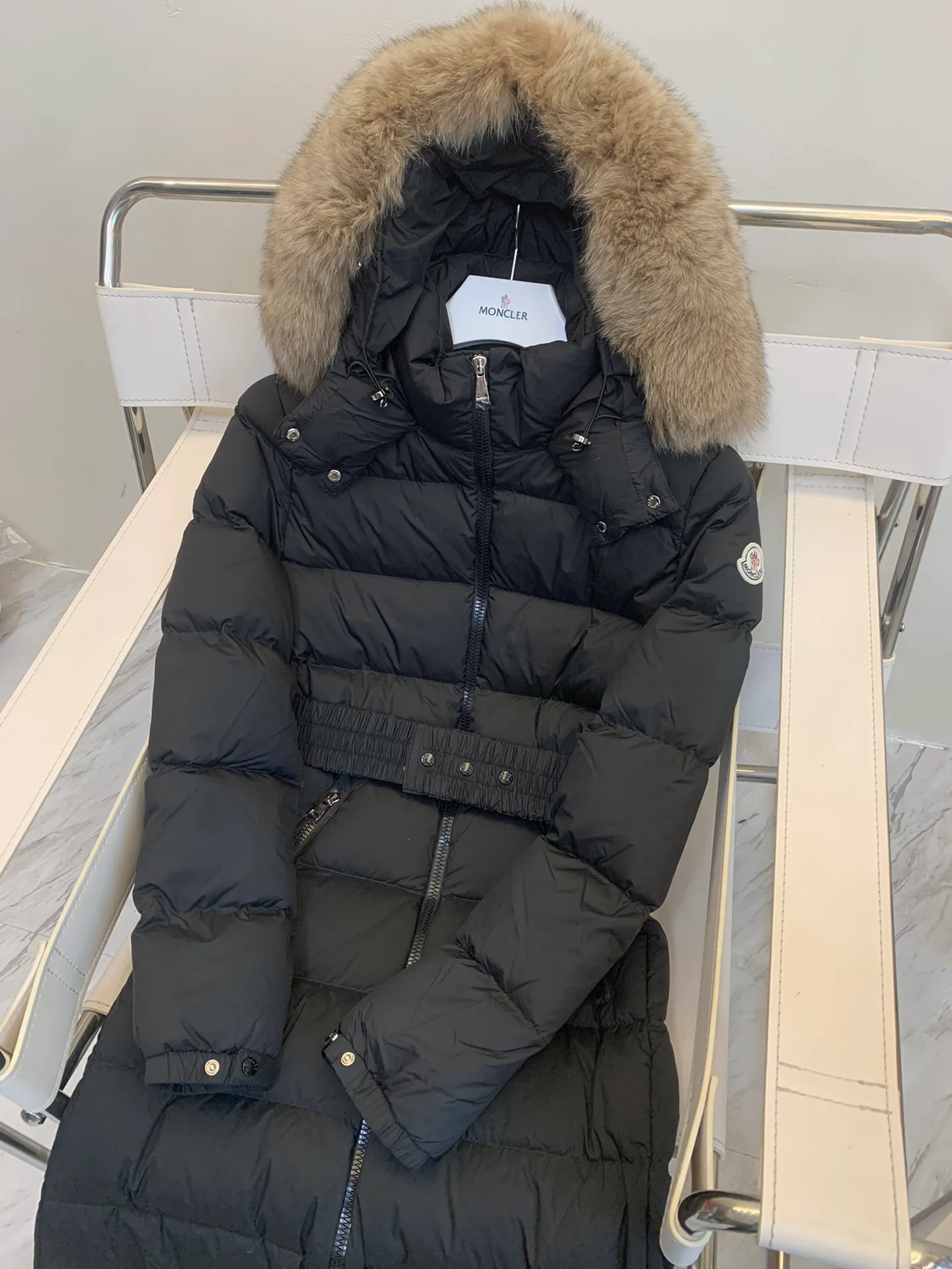 P1140 This is the perfect version of the Meng Mou down jacket!!! It gives you enough warmth from head to toe. The most annoying thing is that it is also slim fit. It also uses Meng Mou’s classic glossy material. All this will definitely create a new generation of Meng Mou’s hot style!!! Please remember its name Fudson... Such hot styles will be made all over the world. What we can do is to give you authentic counter products... no matter from the filling degree of the down, the matte finish of the fabric, the glossiness of the fox fur, the fineness of the hardware. All support your unconditional comparison... ⚠️Thank you🙏 Mengkou's constantly upgraded anti-counterfeiting technology makes authentic down jackets stand out in minutes...NFC anti-counterfeiting technology. If you have an Android phone with NFC function, hurry up and experience the latest anti-counterfeiting technology after receiving the goods... ⚠️Silver Fox Fur Collar Every silver fox fur collar is imported from Finland and is unique. Many people say that the feel is different. That's because every fox is different. Just like the fur of each of us is different, it is a truth. If it is all the same softness, it is artificial processing... ⚠️Goose down filling 95 European standard goose down filling, real top goose down, the softness and warmth are unparalleled. The whole dress is 100% goose down filling. When you touch it with your hands, you can feel it without any impurities and softness. This is the most intuitive feeling... ⚠️ Comes standard with a dust bag, perfect for gift giving and self-wearing, the latest moncler HUDSON Silver Fox Extra Long Down Jacket If you like it, don't miss it.... This is the perfect version of a muffler down jacket!!!! It gives you enough warmth from head to toe. The most annoying thing is that it is also slim. It also uses the classic glossy material of the muffler. All this will definitely create a new generation of muzzle hits!!! Please remember its name. Hudson... Such hot styles will be made all over the world. What we can do is to give you the authentic products from the counter... No matter from the filling degree of the down or the color of the fabric The glossiness of the fox fur and the fineness of the hardware all support your unconditional comparison... ⚠️Thank you🙏 Mengkou's constantly upgraded anti-counterfeiting technology makes authentic down jackets stand out in minutes...NFC anti-counterfeiting technology. If you have an Android phone with NFC function, hurry up and experience it after receiving the goods. The latest anti-counterfeiting technology... ⚠️Silver Fox Fur Collar Each silver fox fur collar is imported from Finland and is unique. Many people say that the feel is different. Dear, that's because every fox is different, just like the fur of each of us is different. If the softness is all the same, it is artificially processed... ⚠️Goose down filling 95 European standard goose down filling. Real top goose down. The softness and warmth are unparalleled. The whole dress is 100% goose down filling. When you receive the goods, you can touch it with your hands and feel it. There is no impurity and softness. This is the most intuitive feeling... ⚠️ Comes standard with a dustproof bag. It’s perfect for giving as a gift and wearing for yourself. The latest moncler FUDSON silver fox extra long down jacket. If you like it, don’t miss it....
