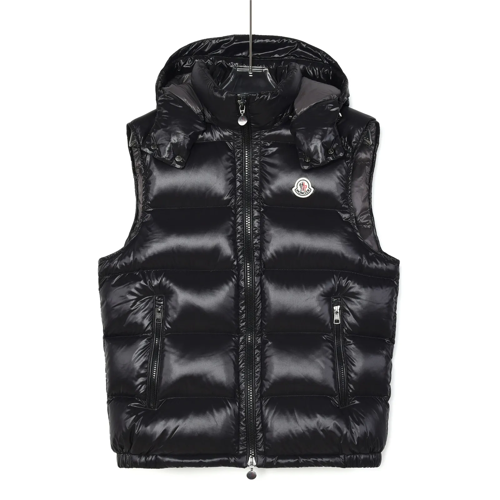 P420 Top real shot, differentiated currency] 𝗠𝗼𝗻𝗰𝗲𝗿/Mask Down Vest Style number: Hot model The Maya/Maya down vest, a collection of Moncler archives that has been awaited for a year, maya down vest is made of iconic shiny lacquered nylon, with high-performance details to provide warmth and protection. This Moncler classic piece is equipped with a detachable hood to enhance the protective performance of the overall design. •NFC chip anti-counterfeiting •Made of lacquered nylon •Painted nylon •Filled with down •Detachable hood •Zipper closure •Outer pocket with zipper closure •Elastic drawstring at the hem The detachable hood gives this down vest more matching options. Toray glossy outer material is provided by customers. 15D nylon fabric/lining is of the highest standard. The fabric feels smooth and has a very textured feel. The entire down jacket has four layers of fabric in total, and the two inner layers are made of the best 400D liner cloth and woolen! It is filled with imported European standard 90% white duck down, with high fluffiness, high gram weight and down content. The feel is excellent in all aspects. You can hardly feel the hair stalks, and you don’t have to worry about the velvet problem. It can effectively lock in and collect heat. You can feel its plump state by looking at the real photos. It is quite light on the upper body and does not feel bloated at all. Double zipper pockets on both sides, No. 5 resin zipper closure method; soft and not stuck; there is no problem in putting a mobile phone card holder! The resin zipper blocks the wind; it blocks the cold wind in the cold winter! Original durable accessories and hardware ~ all made to order! It shows the aura of big brands everywhere, highlights the high-end style and quality, is simple and elegant, and looks good no matter how you wear it. Mengkou has been focusing on production for 8 years. The perfect combination of every link ensures the smoothness of each piece of clothing. It is the Rolls-Royce of down jackets~ Color: Black Size: 1-2-3-4-5