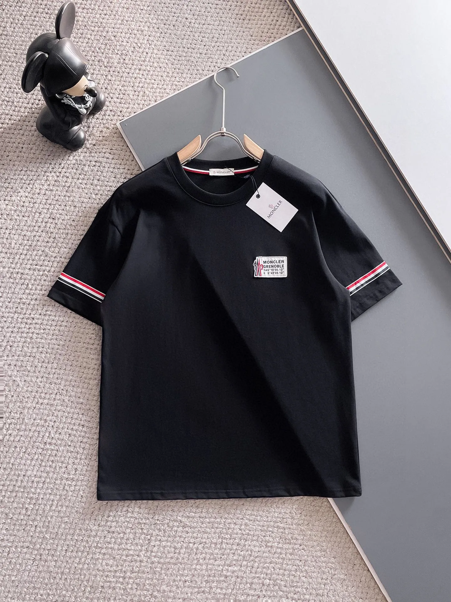 P570 Brand [MONCLER Mouth Covered] 2025 round neck short-sleeved shorts suit. The pure cotton fabric upper body will not be stuffy, the smooth and comfortable skin-friendly effect is more breathable, the fabric has its own texture, classic logo technology, a new interpretation from a unique angle, fashionable and versatile choice! Size: M-3XL (maximum wear: 190 pounds)