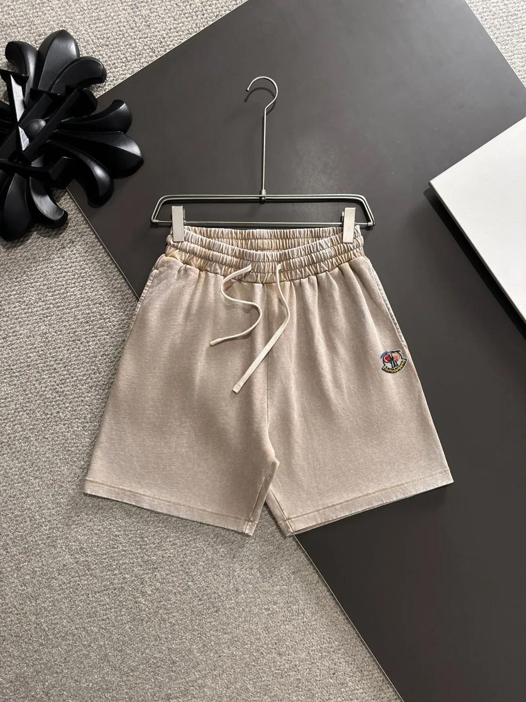Next day shipping P460 MONCLER/Mongolian high quality 2025 spring and summer new casual heavy industry suit exclusively developed by yb! High quality production! Imported custom-made fabrics for foreign orders, with high breathability and comfort, impeccable details, brand element design concept, delicate and soft feel! It presents a casual cut and the upper body shape is great! On sale simultaneously on the official website! From a high-end men's positioning brand, the low-key luxury taste is irresistible! Exquisite workmanship and impeccable quality! The overall style is simple, fashionable and timeless, fully meeting the requirements of stylish and tasteful dressing! Size: S-XXL