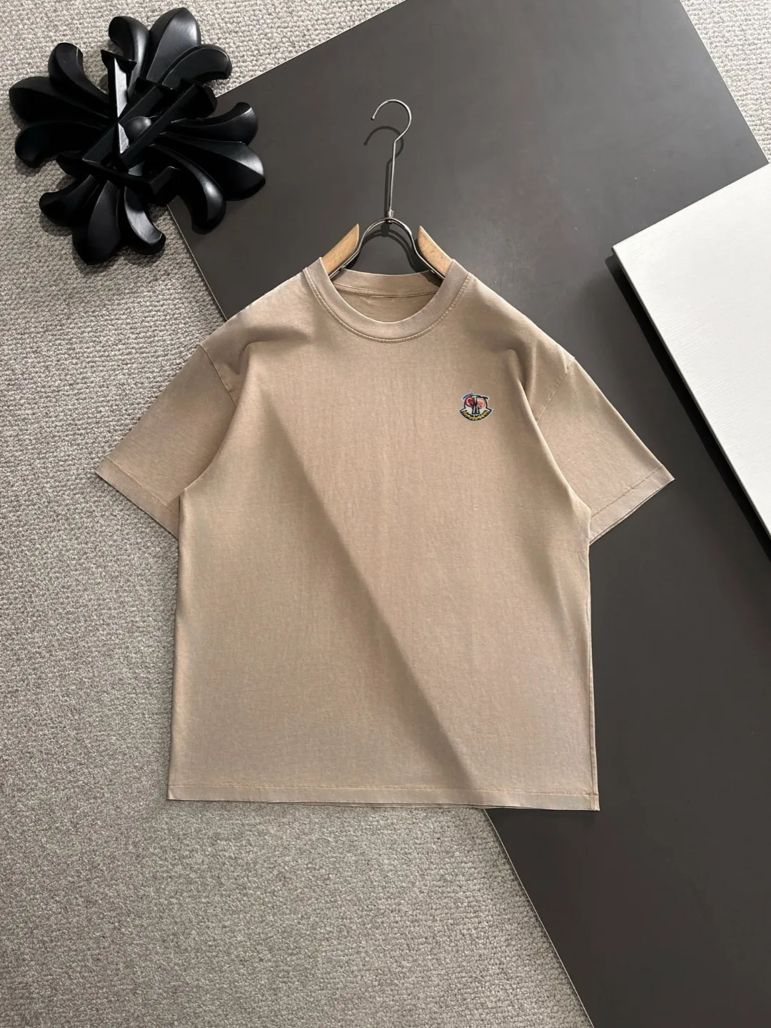 Next day shipping P460 MONCLER/Mongolian high quality 2025 spring and summer new casual heavy industry suit exclusively developed by yb! High quality production! Imported custom-made fabrics for foreign orders, with high breathability and comfort, impeccable details, brand element design concept, delicate and soft feel! It presents a casual cut and the upper body shape is great! On sale simultaneously on the official website! From a high-end men's positioning brand, the low-key luxury taste is irresistible! Exquisite workmanship and impeccable quality! The overall style is simple, fashionable and timeless, fully meeting the requirements of stylish and tasteful dressing! Size: S-XXL