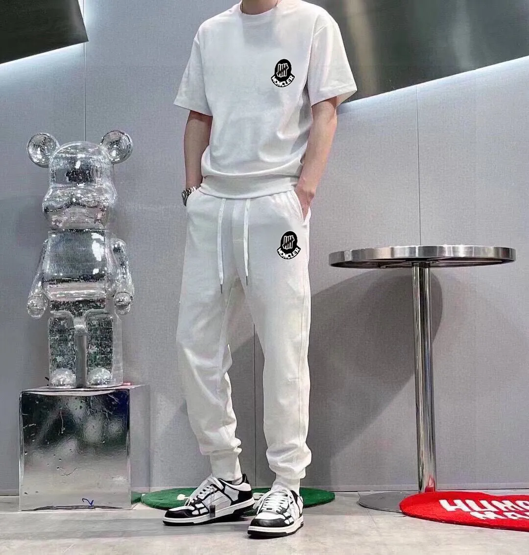 P330 [MONCLER] (Fat Man's Gospel) The same style as the 2025 official website. World-renowned luxury brand. Summer men's (double mercerized) high-quality 🐂 suit. It is made of imported original fabrics. It is a trendy style of the season and a versatile hit. Simple and elegant, precise workmanship allows you to be at the top of fashion. Size: M-5XL (can be worn up to 220 pounds)