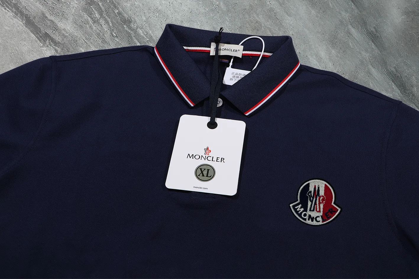 P190 Complete with three standards] MONCLER~ MONCLER 2024 summer new high-quality lapel short-sleeved POLO shirt, counter-customized fabric, high breathability and comfort, impeccable details, brand element design concept, reflecting high quality. It feels delicate and soft! It presents a casual cut and the upper body shape is great! The chest is filled with three-dimensional embroidery of the brand LOGO to highlight quality and luxury. Color: black/white Size: M~3XL