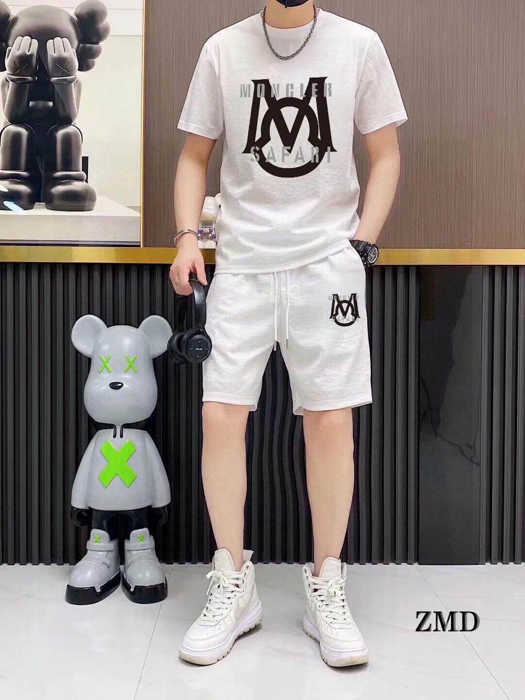 P290 Brand【MONCLER】2025 new men's short-sleeved shorts suit! Synchronous sales on the official website! High-end version on the market! It feels delicate and soft! Make you more comfortable to wear! The draped silhouette is awesome! Size: M-5XL (please state your height and weight when placing an order)