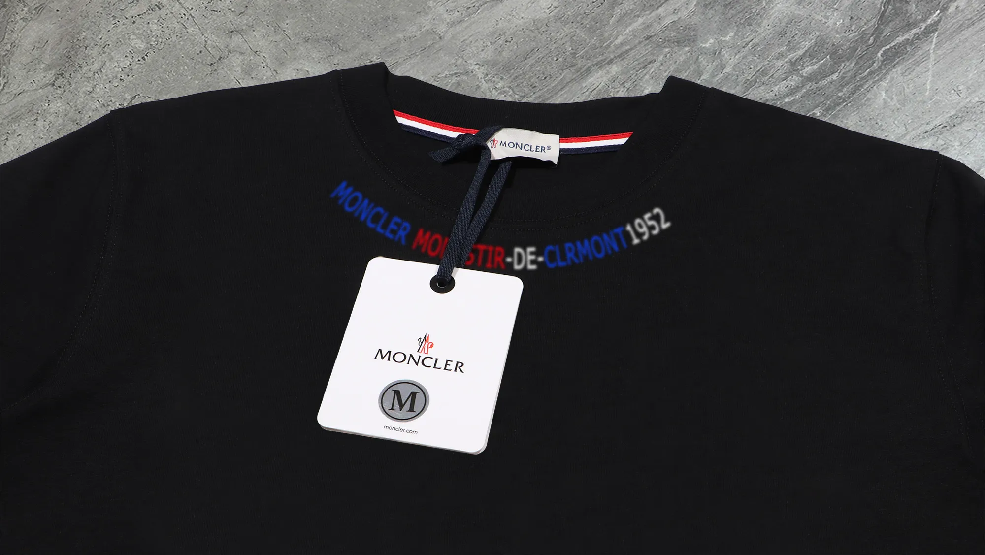 P210 High-version sweatshirt) [Long-term stock] 〖𝐌𝐎𝐍𝐂𝐋𝐄𝐑~Mask〗 Made of 440g heavy-weight fabric. It is different from the market currency. It can be matched with any variety and is properly handsome. 😎The whole dress is made of double waistcoats. The double waistcoats make the whole dress more three-dimensional. Not ordinary factories can do such fine work. 2025 Spring catwalk version of the T stage, on sale at the counter, exquisitely printed round neck terry sweatshirt, high-end double-ply cotton, custom-made stretch ribs, dyed in the same vat, complete with three standards, matched with digital printing patterns and very breathable, same style for men and women, color: black, white, apricot, size: S M L XL 2XL