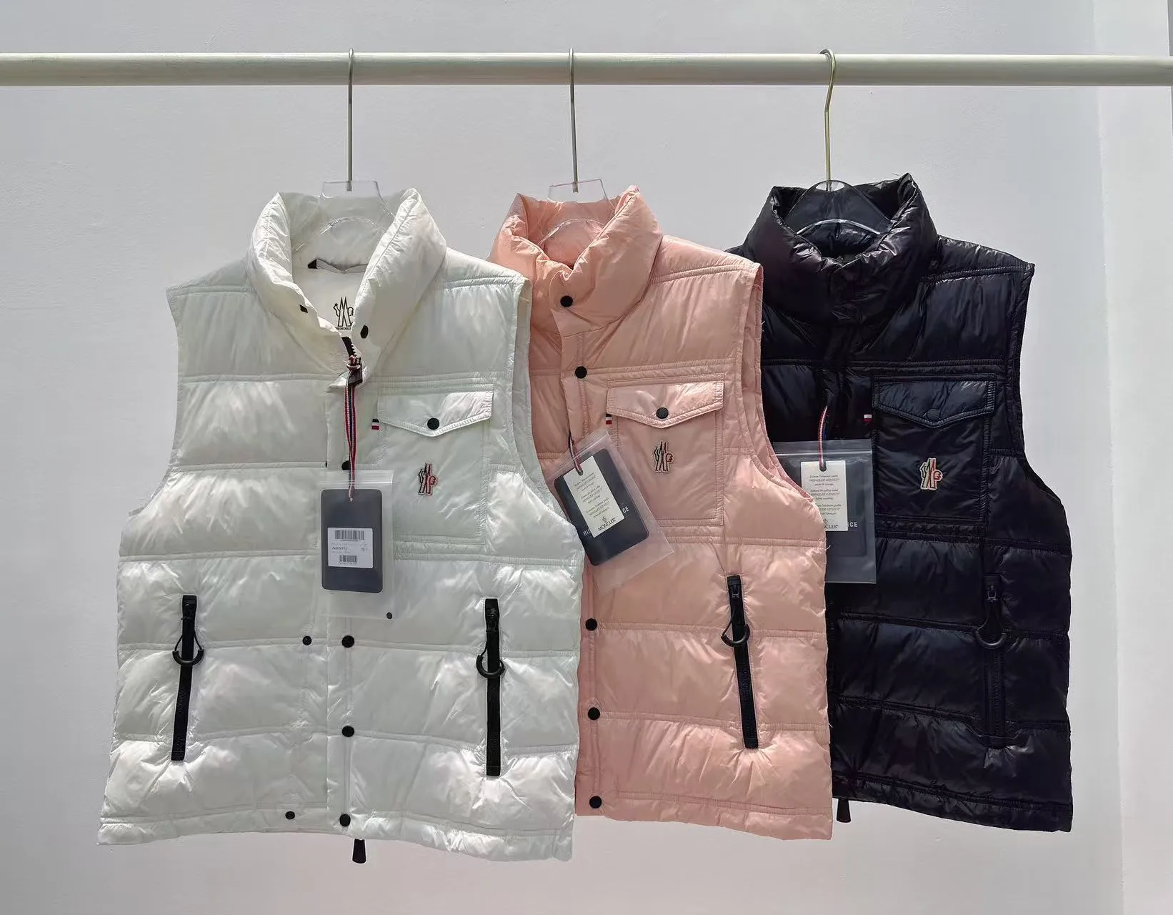 P860 Moncler Nantu 25 New Couple Men's and Women's Same Style Outdoor Series Stand Collar Micro Label Down Vest Color: Black White Pink Size: 0123