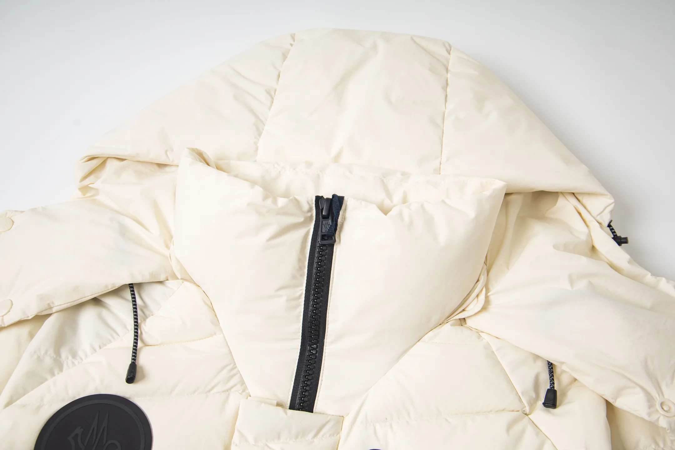 P1000 Moncler/Moncler 2025 new autumn and winter down jacket. Original customized hardware accessories are all imported and original customized. Welcome to compare. Absolutely high quality. Use top 90 down. Super soft. Full and fluffy. Super heavy work. Fabric workmanship. 👍Perfect version. Note⚠The fabric is super comfortable. Exclusive model. Non-market goods. Same style for men and women. Size: s-xxl