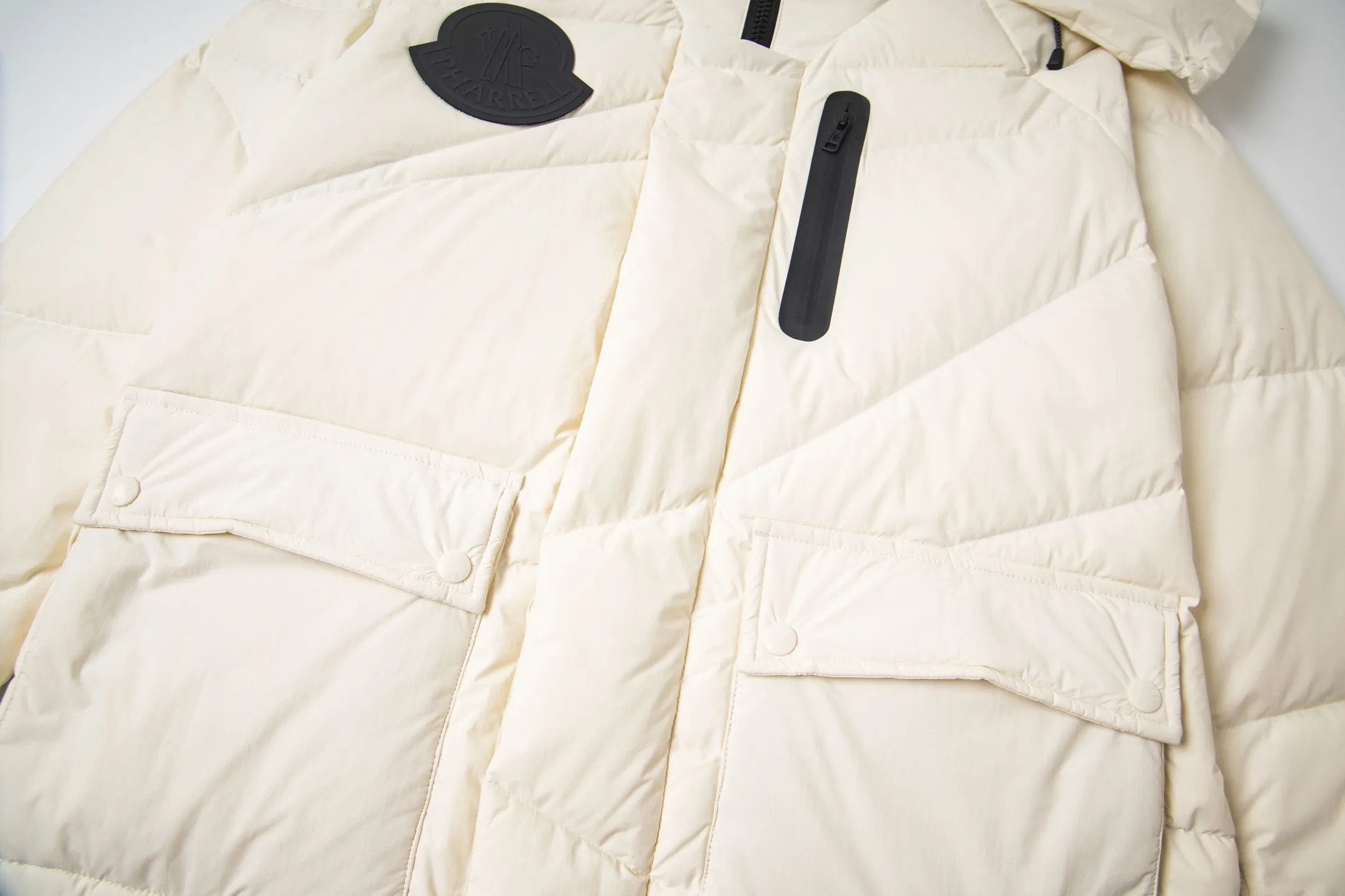 P1000 Moncler/Moncler 2025 new autumn and winter down jacket. Original customized hardware accessories are all imported and original customized. Welcome to compare. Absolutely high quality. Use top 90 down. Super soft. Full and fluffy. Super heavy work. Fabric workmanship. 👍Perfect version. Note⚠The fabric is super comfortable. Exclusive model. Non-market goods. Same style for men and women. Size: s-xxl