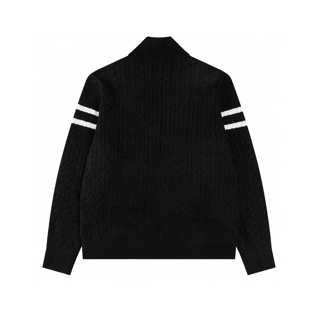 P420 MONCLER masked knitted down spliced ​​stand collar with unique side thread design! ! !  Selling point: down knitted splicing, the splicing is made of wool blended fabric!  Mengjia will release several types of sweaters and down at this time every year. In fact, the sweater and down at the Mjia counter are classic and evergreen styles. They are all basic styles. They can be worn alone or matched inside, as a sweater. The main promotion of this kind of counter is black, so most of them are black, with down in the front. Our studio has launched a gray series of products to let everyone experience different surprises. The color combination is particularly good! The face threads are also super nice! Very comfortable! The back and both sleeves are made of wool blended fabric. Color: Black Size: S-XL