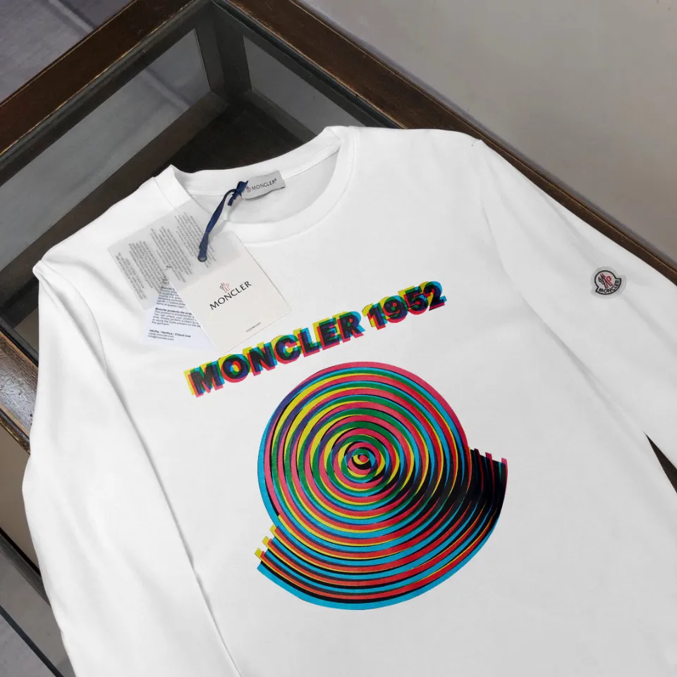P180, a non-off-the-shelf model, you can trust it. Moncler printed long-sleeved T-shirt, 240g breathable cotton fabric, very soft and comfortable texture, does not shrink, does not deform, does not ball), can be worn alone as a base layer. Original customized accessories, collar label, care mark, hangtag, packaging (perfect details) Color: White Black Size: XS S M L