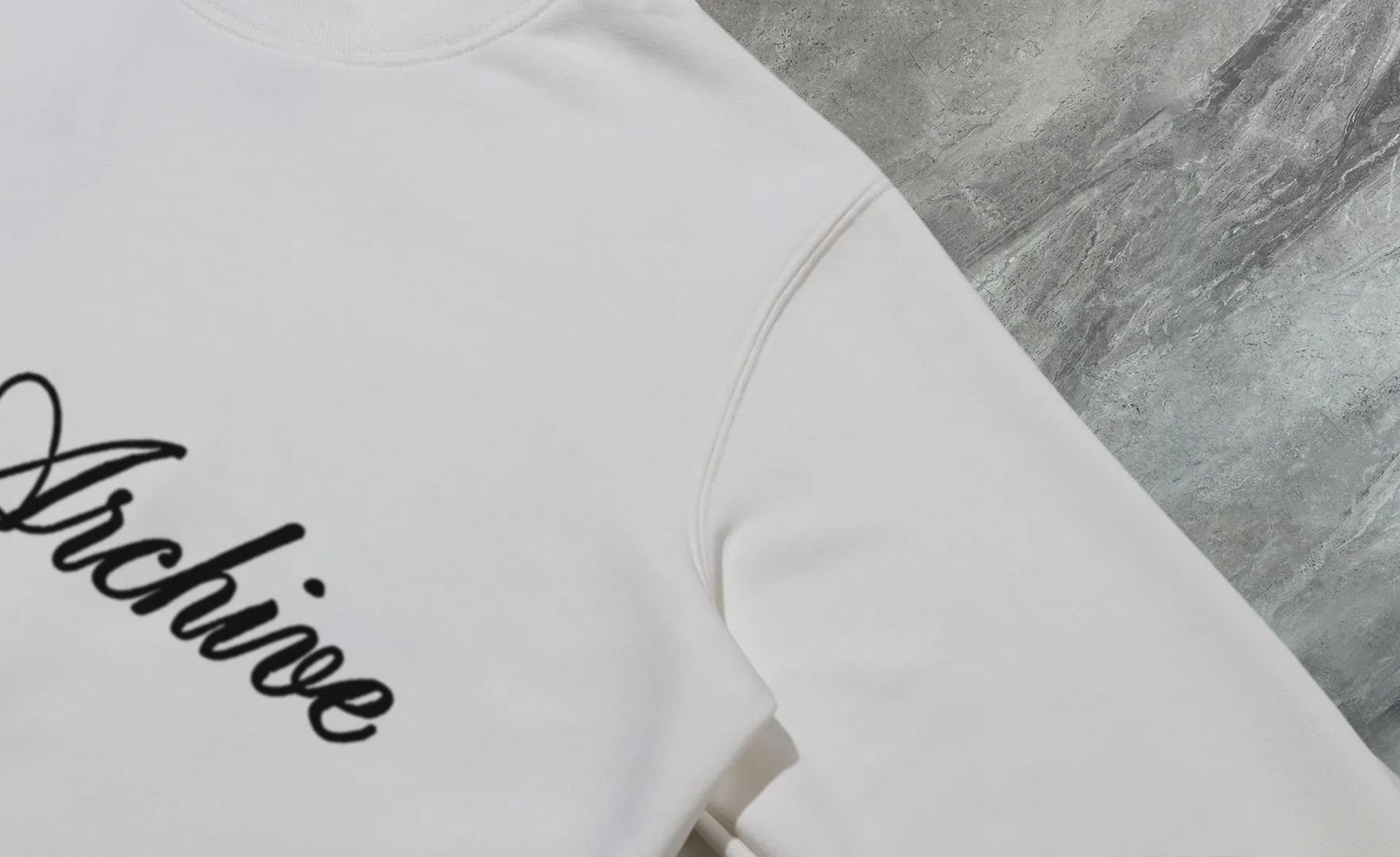 P210 High-version sweatshirt) [Long-term stock] 〖𝐌𝐎𝐍𝐂𝐋𝐄𝐑~Mask〗 Made of 440g heavy-weight fabric. It is different from the market currency. It can be matched with any variety and is properly handsome. 😎The whole dress is made of double waistcoats. The double waistcoats make the whole dress more three-dimensional. Not ordinary factories can do such fine work. 2025 Spring runway version of the T stage, on sale at the counter, round neck terry sweatshirt, high-end double-strand pure cotton, custom-made stretch ribs, dyed in the same vat, complete with three standards, matched with exquisite embroidered LOGO on the chest, simple and advanced, same style for men and women. Color: black, apricot, white, size: S M L XL 2XL