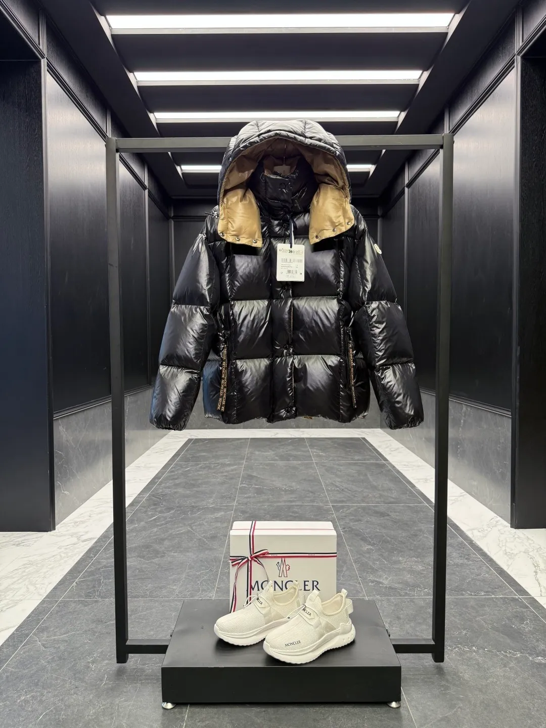 P760 moncler 🌟Co-branded down jacket. Original custom-made hardware accessories are all imported and original customization. Welcome to compare. Absolutely high quality. Use top-grade 90 white duck down. Super soft. Filled with fluffy and full feathers. Super heavy-duty. Fabric workmanship is perfect. Note that the fabric is super comfortable. Exclusive model. Non-market product. Size: 0123