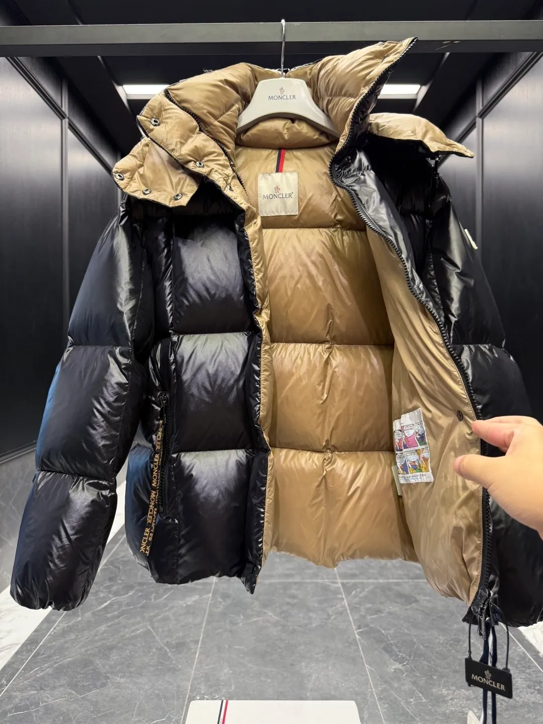 P760 moncler 🌟Co-branded down jacket. Original custom-made hardware accessories are all imported and original customization. Welcome to compare. Absolutely high quality. Use top-grade 90 white duck down. Super soft. Filled with fluffy and full feathers. Super heavy-duty. Fabric workmanship is perfect. Note that the fabric is super comfortable. Exclusive model. Non-market product. Size: 0123