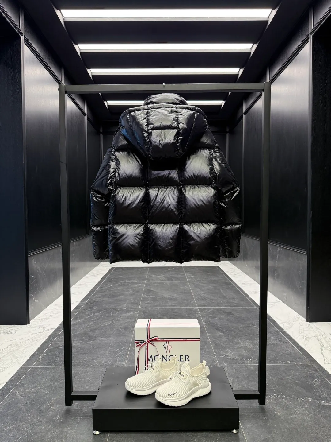 P760 moncler 🌟Co-branded down jacket. Original custom-made hardware accessories are all imported and original customization. Welcome to compare. Absolutely high quality. Use top-grade 90 white duck down. Super soft. Filled with fluffy and full feathers. Super heavy-duty. Fabric workmanship is perfect. Note that the fabric is super comfortable. Exclusive model. Non-market product. Size: 0123