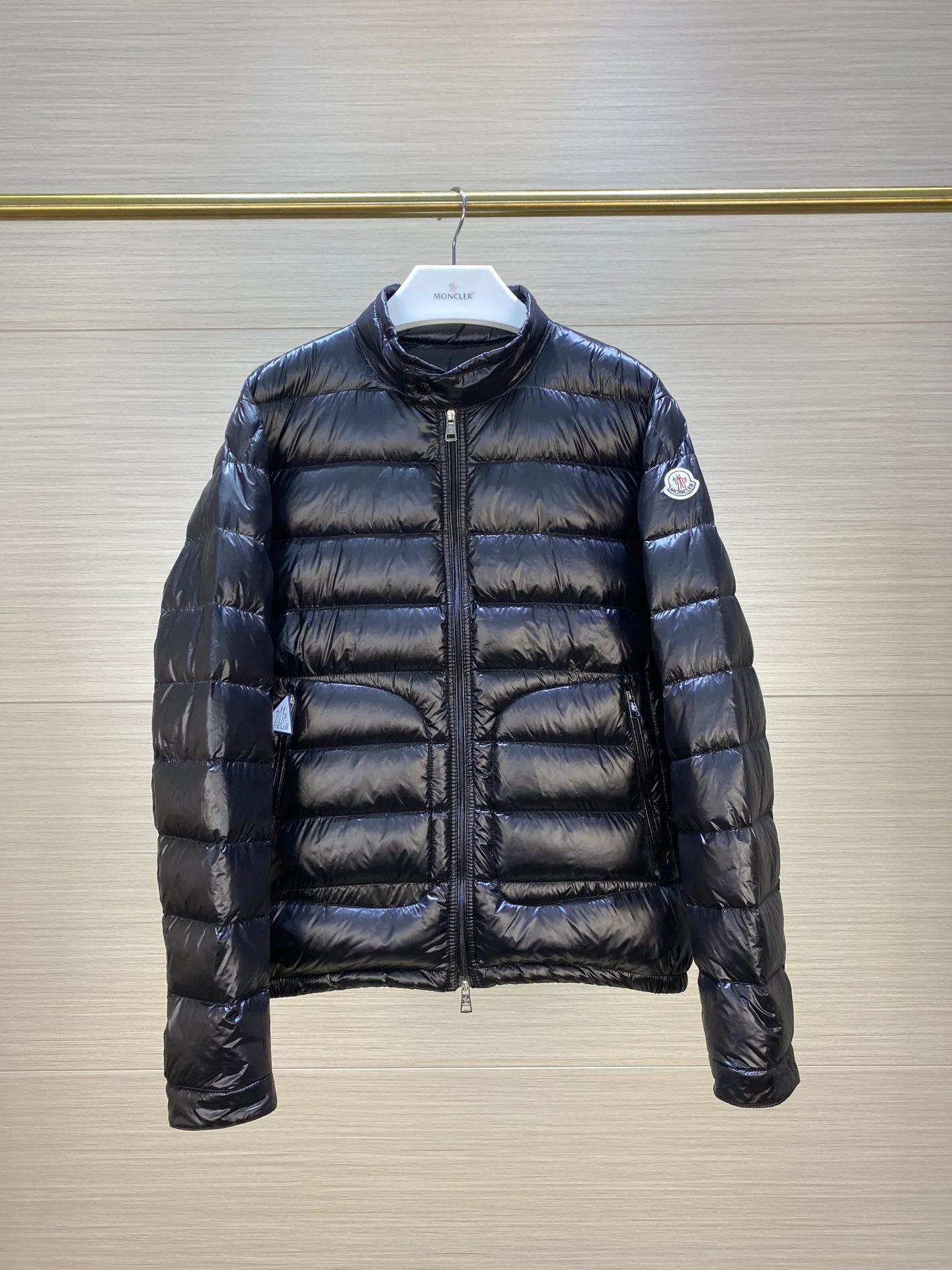P600 The latest 🔥🔥🌟🆕moncler/Moncler men's light down jacket [Moncler's top brand, the treasure of the store] late arrival of good products and good styles! Meng Mouth Ace Channel List, the most classic and popular Acorus down stand collar men's light down jacket 😄 Black 1 2 3 4 5