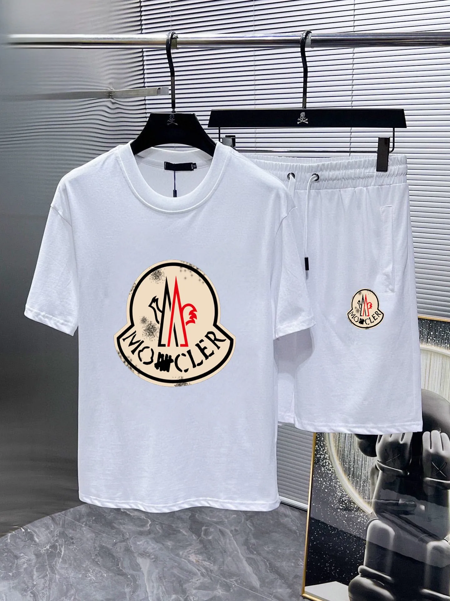 P290 💰 Brand [MONCLER] 2025 new men’s short-sleeved shorts suit! Synchronous sales on the official website! High-end version on the market! It feels delicate and soft! Make you more comfortable to wear! The draped silhouette is awesome! Size: M-5XL (please state your height and weight when placing an order)
