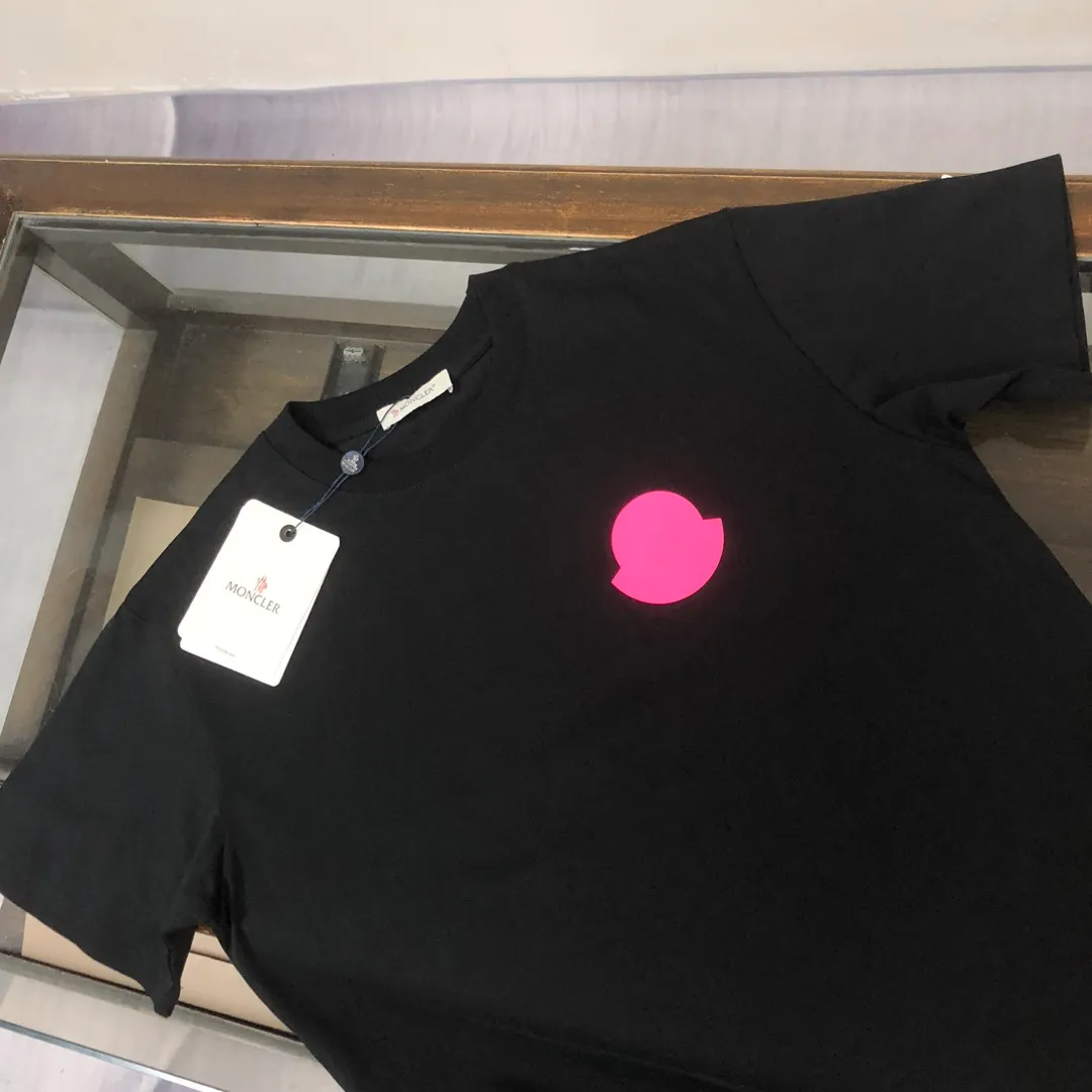 P160 MONCLER 2025 latest couple style round neck short-sleeved couple T-shirt, new spring and summer product, high quality 🔥🔥Three-dimensional logo letter logo printing technology on the chest! Fashionable and versatile trendy styles, customized imported fabrics! Comfortable to wear, breathable, fashionable without losing personality, the upper body is casual and casual, handsome and stylish, showing the temperament of a big brand. All three standards are complete! ! Color: black, white, sky blue, dark gray Size: S M L XL (loose fit, please state your height and weight when placing an order)