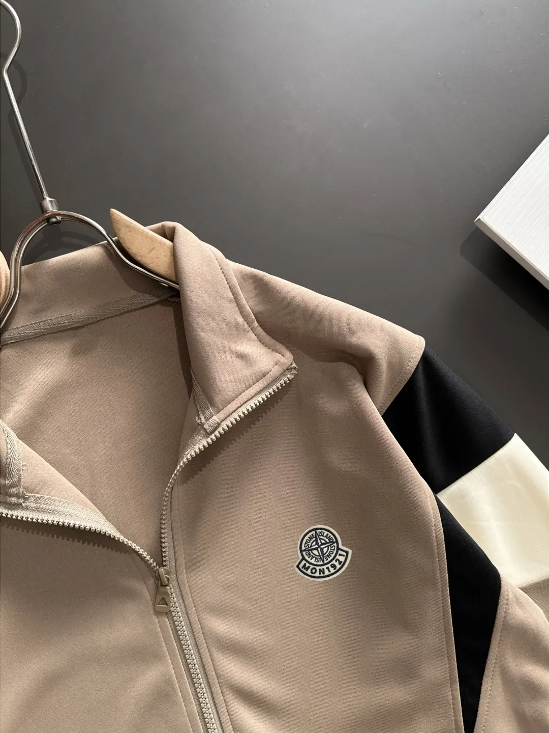 2-3 days to ship P720 Stone lsland/Stone Island joint MONCLER/Mongolian high quality 2025 autumn and winter new casual heavy industry suit exclusively developed by yb! High quality production! The top version of the trading company channel order, external orders for imported custom fabrics, high breathability and comfort, impeccable details, absolutely worth buying! This type of suit is also a must-have for lazy people. You don’t have to think about how to match it, you can just get it in one set! Brand element design concept, delicate and soft feel! It presents a casual cut and the upper body shape is great! On sale simultaneously on the official website! From a high-end men's positioning brand, the low-key luxury taste is irresistible! Exquisite workmanship and impeccable quality! The overall style is simple, fashionable and timeless, fully meeting the requirements of stylish and tasteful dressing! Size: M to 4XL (or state your height and weight when placing an order)