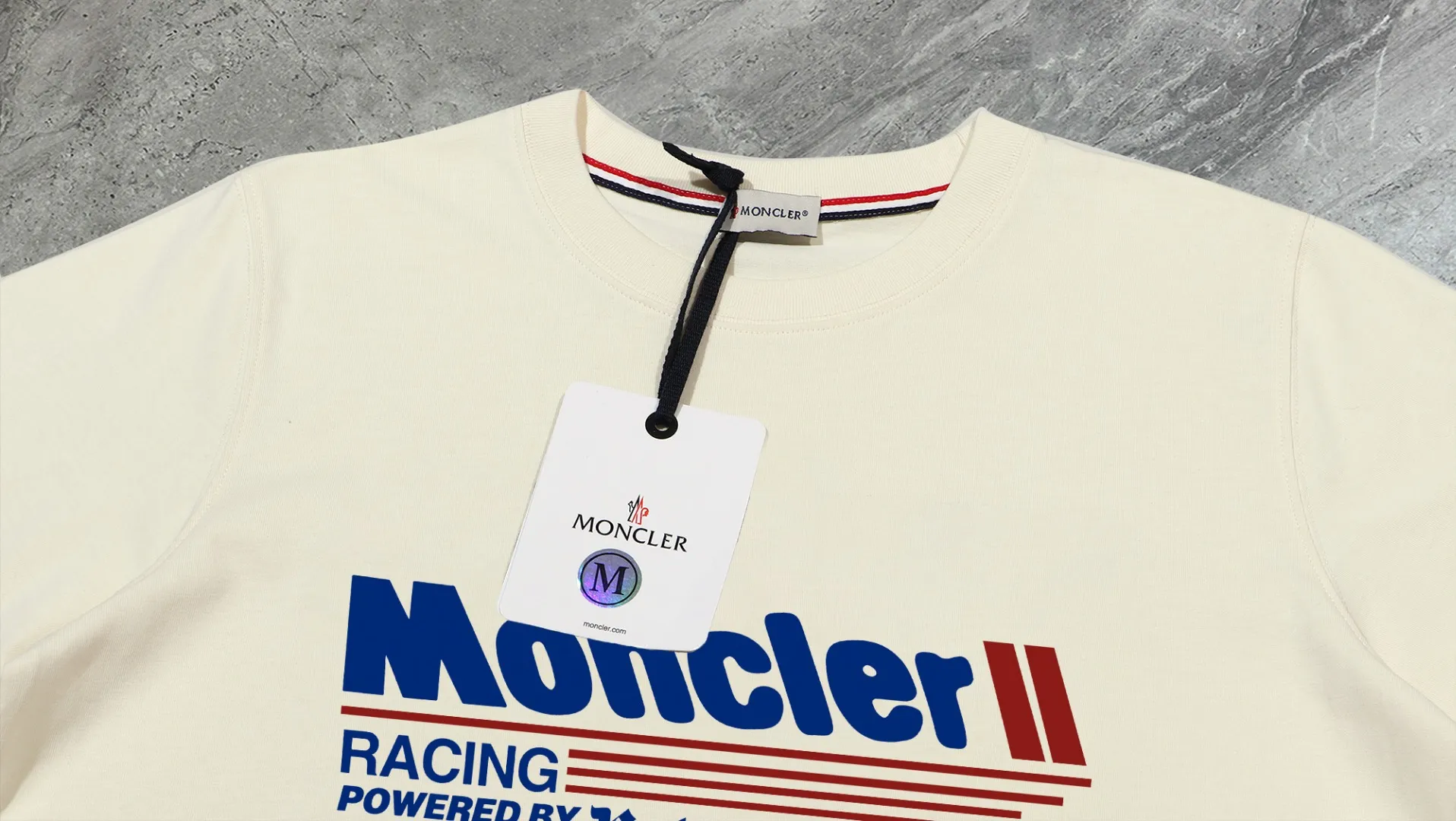 P210 High-version sweatshirt) [Long-term stock] 〖𝐌𝐎𝐍𝐂𝐋𝐄𝐑~Mask〗 Made of 440g heavy-weight fabric. It is different from the market currency. It can be matched with any variety and is properly handsome. 😎The whole dress is made of double waistcoats. The double waistcoats make the whole dress more three-dimensional. Not ordinary factories can do such fine work. 2025 Spring runway version of the T stage, on sale at the counter, round neck terry sweatshirt, high-end double-strand pure cotton, custom-made stretch ribs, dyed in the same vat, complete with three standards, matched with exquisite embroidered LOGO on the chest, simple and advanced, same style for men and women. Color: black, apricot, white, size: S M L XL 2XL