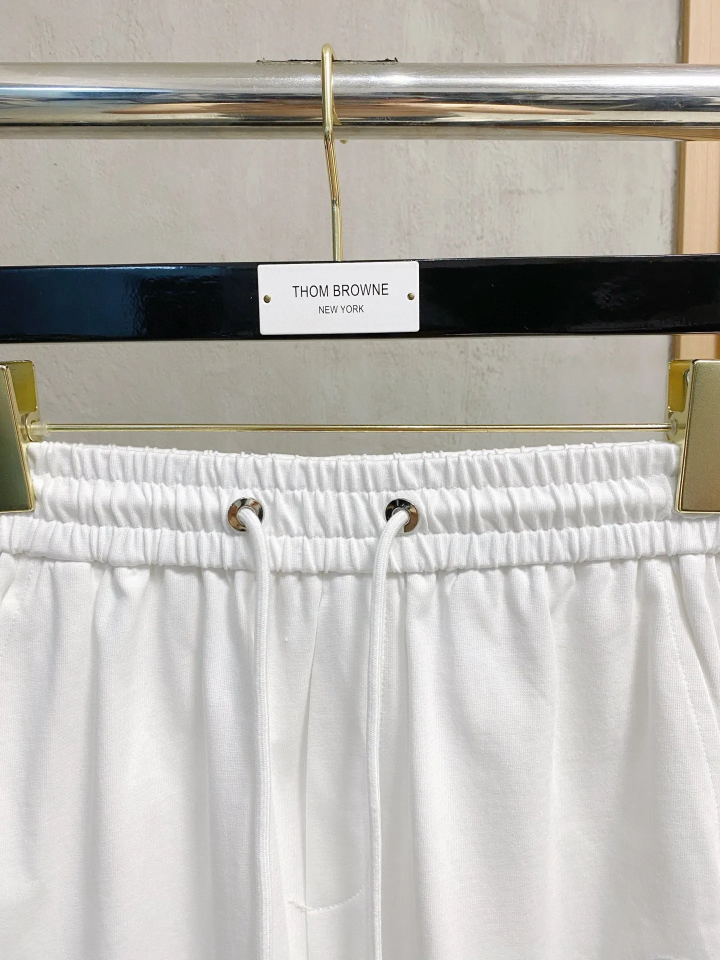P570 Brand [MONCLER Mouth Covered] 2025 round neck short-sleeved shorts suit. The pure cotton fabric upper body will not be stuffy, the smooth and comfortable skin-friendly effect is more breathable, the fabric has its own texture, classic logo technology, a new interpretation from a unique angle, fashionable and versatile choice! Size: M-3XL (maximum wear: 190 pounds)