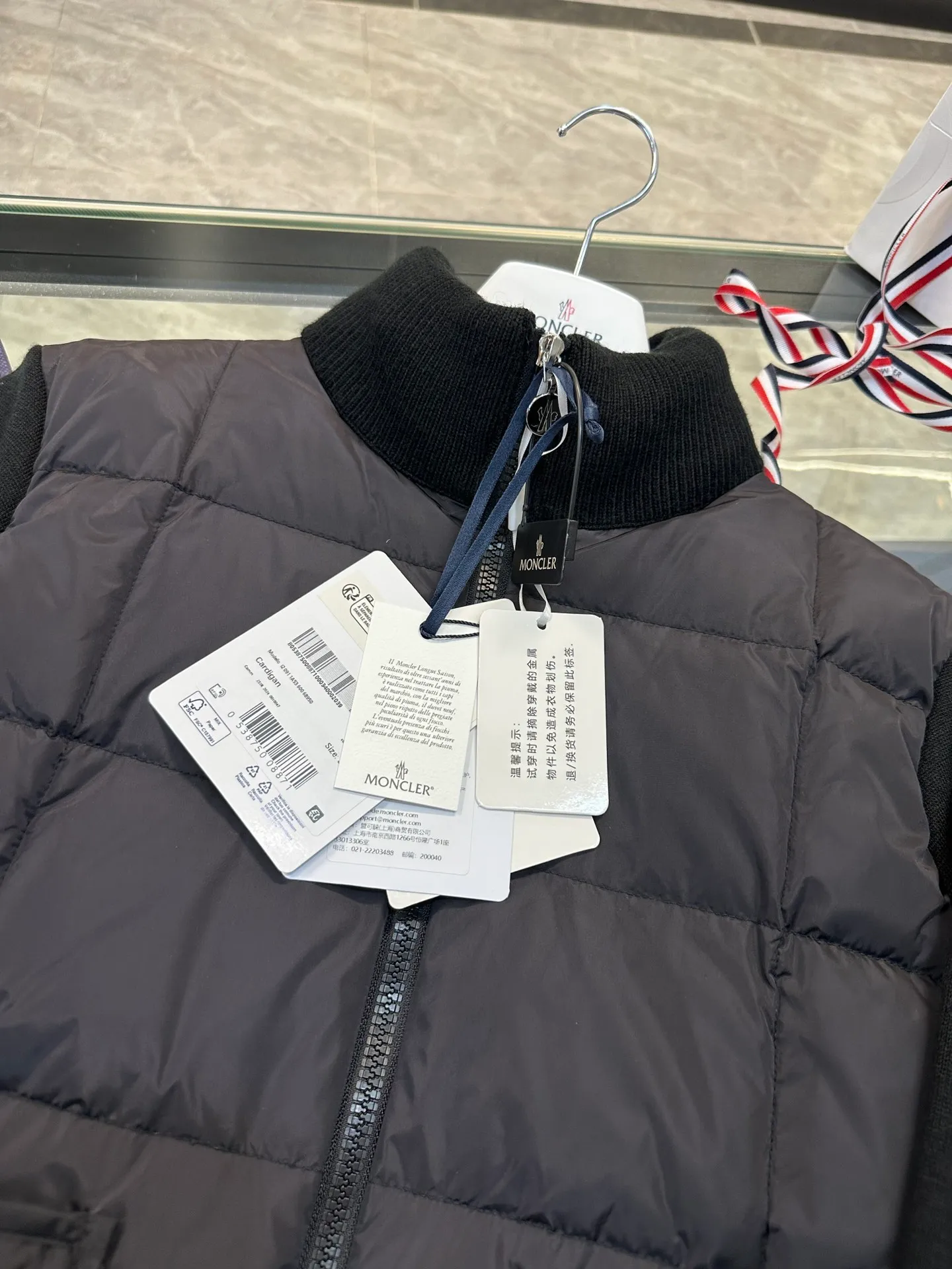 P600 Moncler women's padded wool zipper cardigan. More details shot. L258031