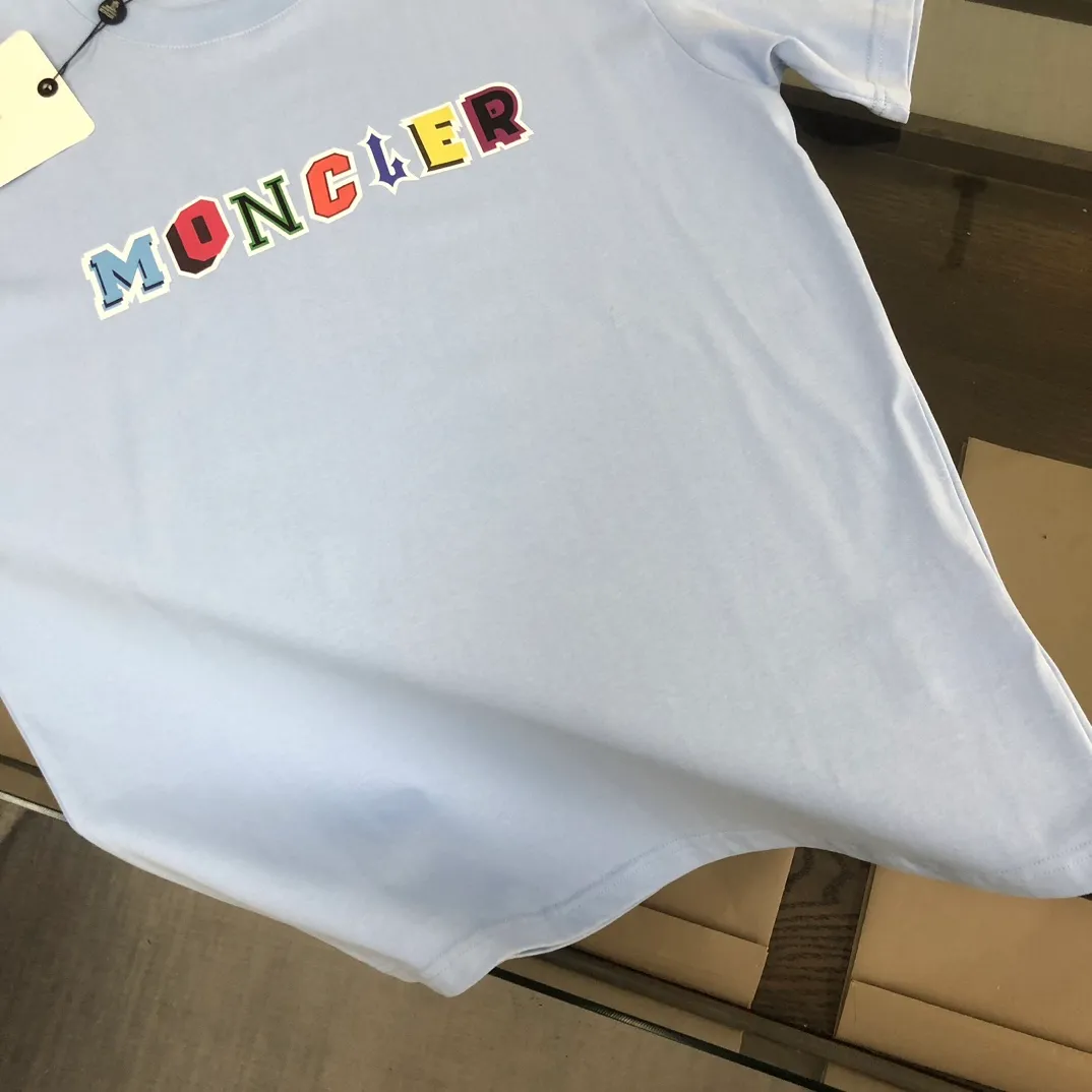 P160 MONCLER 25 The latest short-sleeved T-shirt for couples ~ Featured brand contrasting letter print ~ The fabric upper body is comfortable and breathable, not stiff, slim cut, made of high-end custom-made pure cotton fabric! The upper body is comfortable and stylish, and it can be worn alone as an inner layer. It is a must-have for fashionistas! ! ! Color: Black White Sky Blue Orange Size: S M L XL (Loose fit! Please state your height and weight when placing an order)