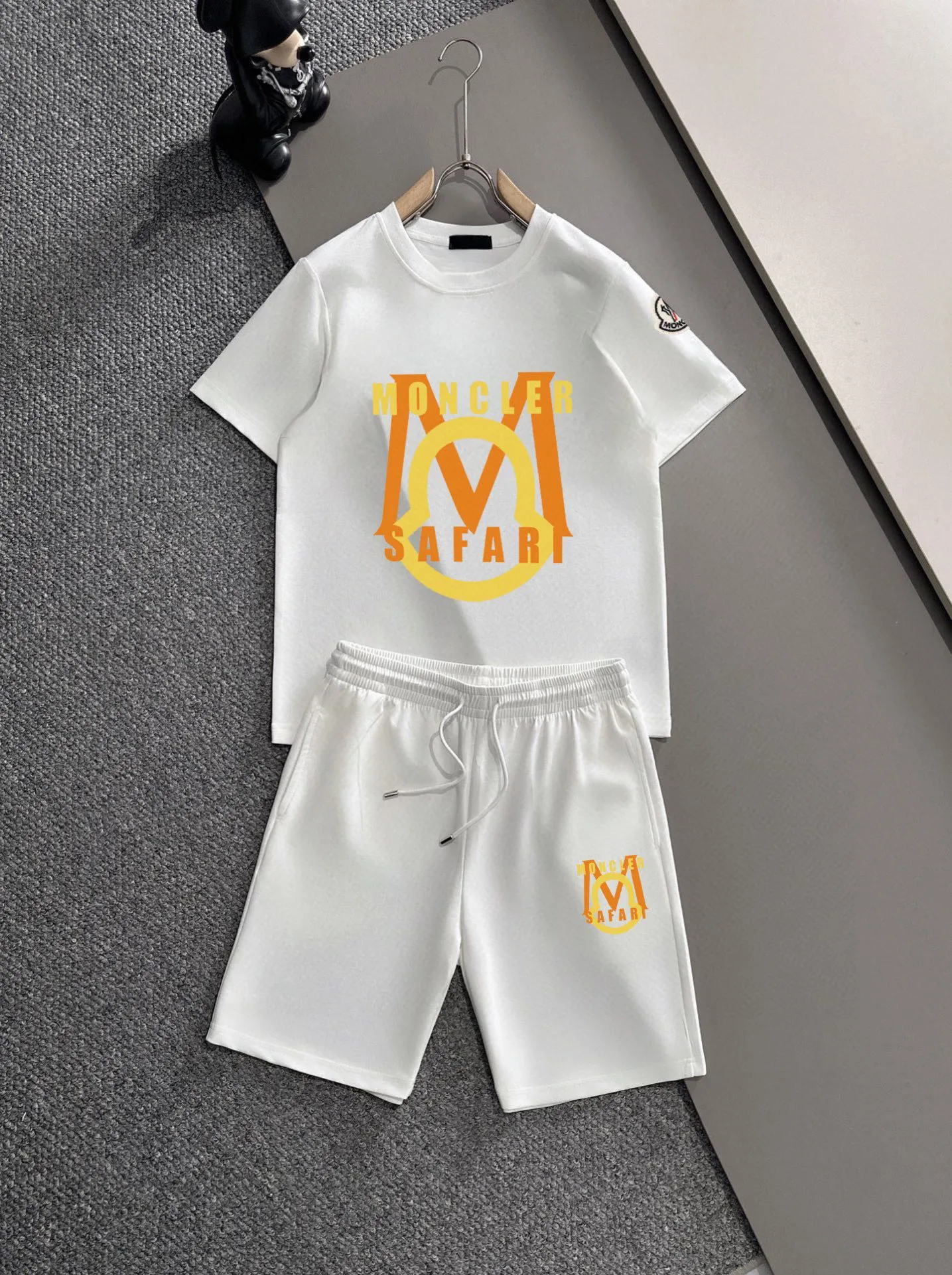P280 Brand [MONCLER] 2025 new men’s short-sleeved shorts suit! Synchronous sales on the official website! High-end version on the market! It feels delicate and soft! Make you more comfortable to wear! The draped silhouette is awesome! Size: M-5XL (please state your height and weight when placing an order)