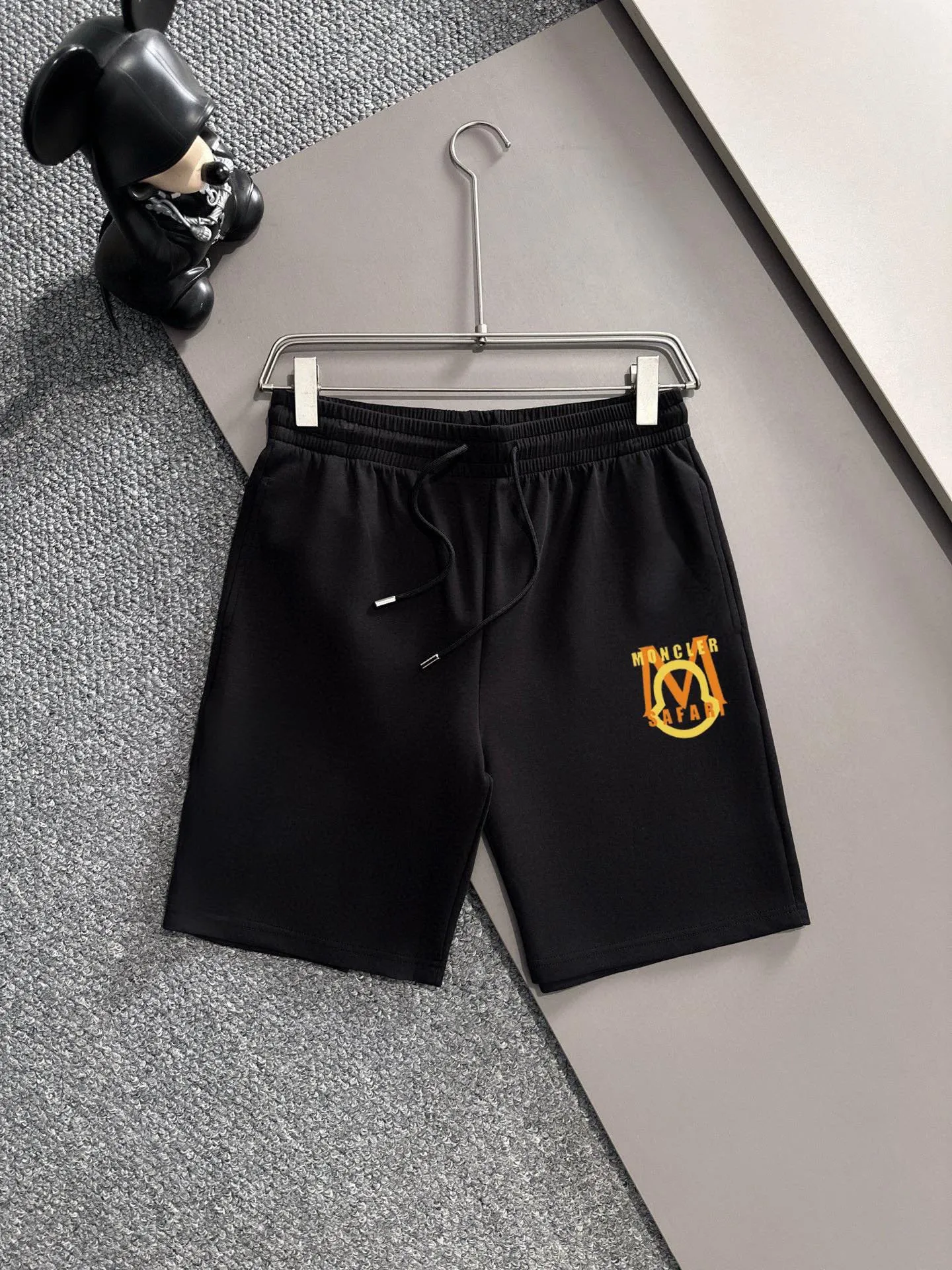 P280 Brand [MONCLER] 2025 new men’s short-sleeved shorts suit! Synchronous sales on the official website! High-end version on the market! It feels delicate and soft! Make you more comfortable to wear! The draped silhouette is awesome! Size: M-5XL (please state your height and weight when placing an order)