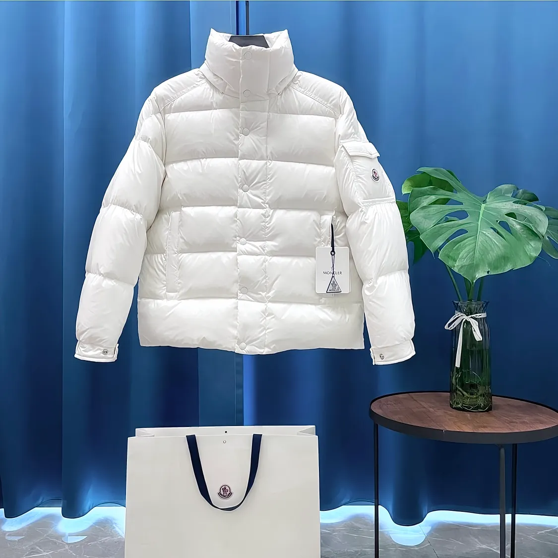 Moncler The Vezere down jacket is made from longue saison fabric, which is both lightweight and warm. This short down jacket features a hood that can be easily removed depending on the weather. The jacket's silhouette and sleeve patch pockets pay homage to the iconic Moncler Maya down jacket. •Made in longue saison fabric •Nylon léger brillant lining •Down filled •Removable and adjustable hood •Zip and snap fastening •Zip pockets •Patch pockets on sleeves •Adjustable cuffs •Drawstring hem