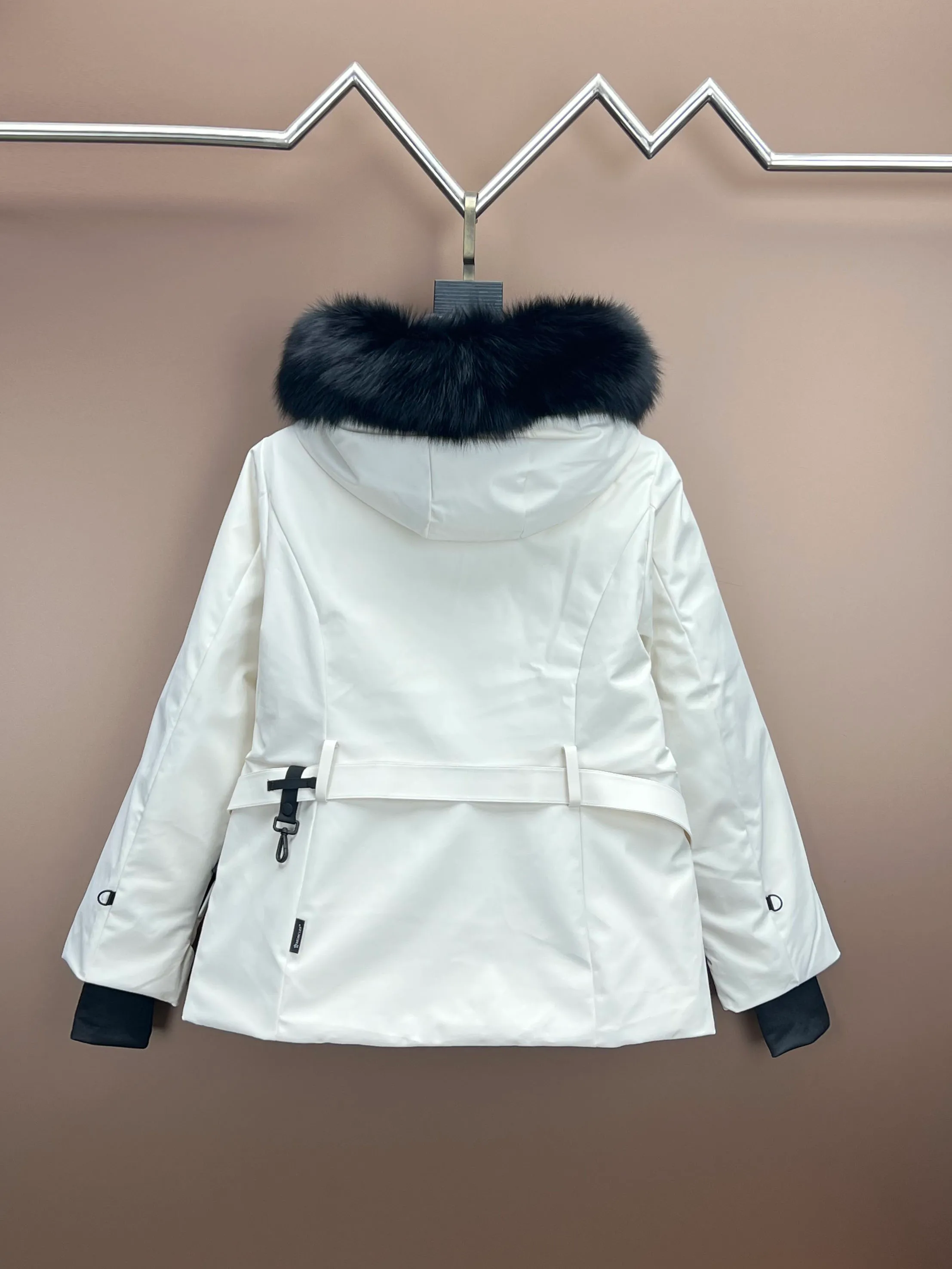 P1140 Guangzhou high version MONCLER ski suit, girly pink➕black and white classic versatile color, oversized Finnish fox fur collar, a ski suit that coexists with beauty and strength✔️⚠️Black technology windproof, waterproof and snowproof fabric, 90 white goose down, fully functional whether for daily wear or ski wear, Ace channel Color: black, white Size: 0/1/2/3.