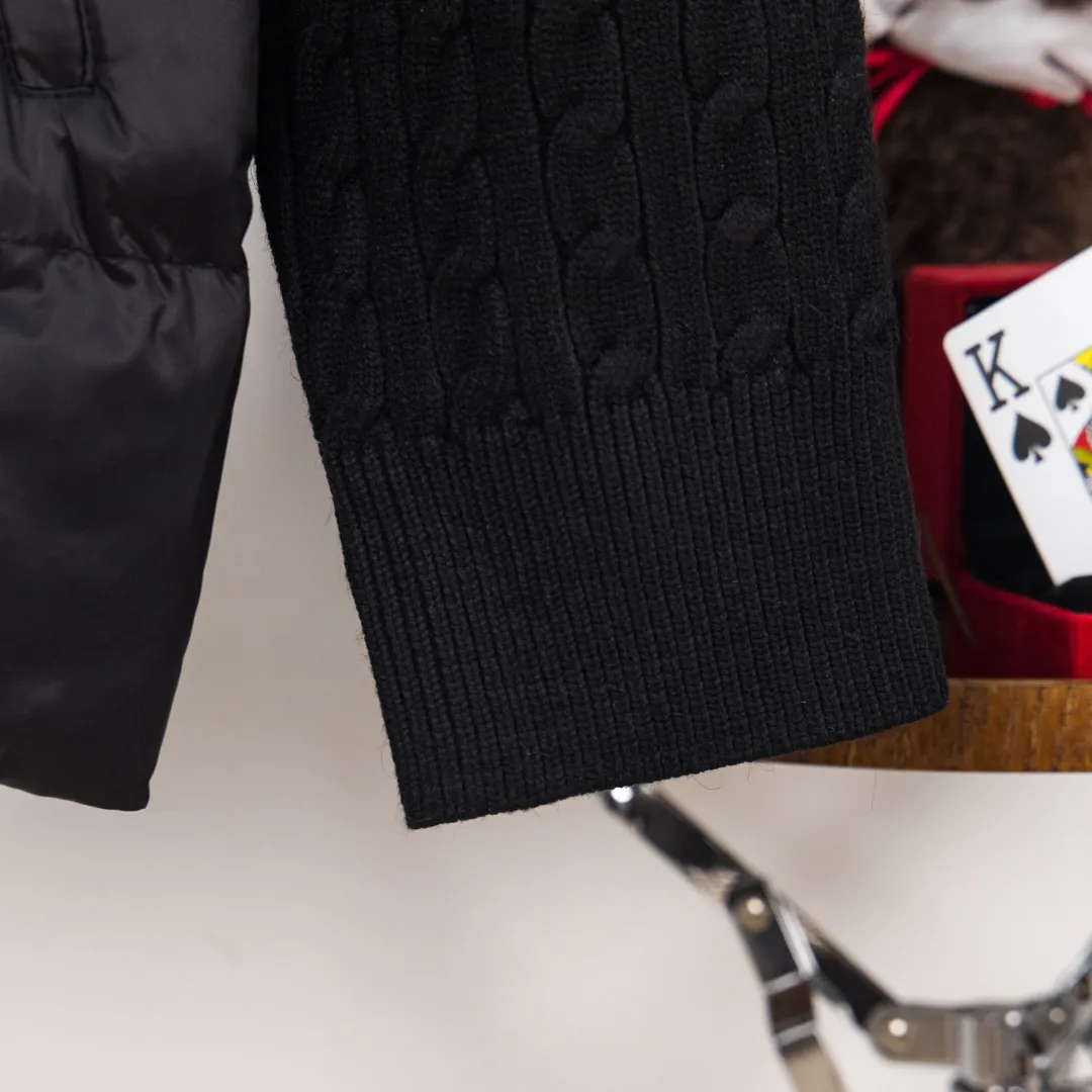 P480 zp version [exclusive supply] MONCLER/Mongolian knitted down spliced ​​stand-up collar with unique side thread design! ! ! Selling point: down knitted splicing, the splicing is made of wool blended fabric! Mengjia will release several types of sweaters and down at this time every year. In fact, the sweater and down at the Mjia counter are classic and evergreen styles. They are all basic styles. They can be worn alone or matched inside, as a sweater. The main promotion of this kind of counter is black, so most of them are black, with down in the front. Our studio has launched a gray series of products to let everyone experience different surprises. The color combination is particularly good! The face threads are also super nice! Very comfortable! The back and both sleeves are made of wool blended fabric. Color: Black Gray Size: S M L XL Number: YK10648