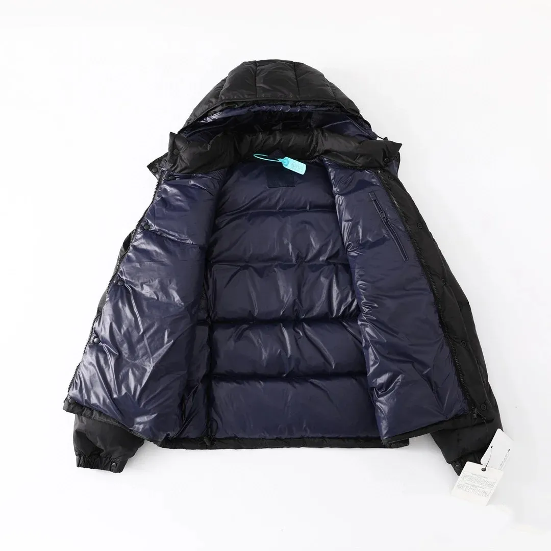 P910 Moncler/Mask Cyclone two-in-one detachable down jacket. Duck down filling, light upper body and not bulky. Easy to wear in the winter. Changeable/jacket/hooded vest. Stand-up collar vest/hooded down jacket. One garment for multiple wears.