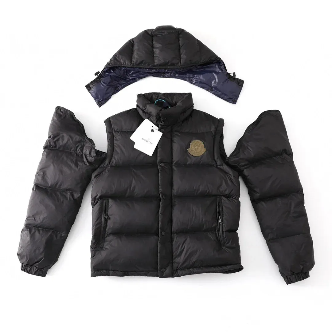 P910 Moncler/Mask Cyclone two-in-one detachable down jacket. Duck down filling, light upper body and not bulky. Easy to wear in the winter. Changeable/jacket/hooded vest. Stand-up collar vest/hooded down jacket. One garment for multiple wears.