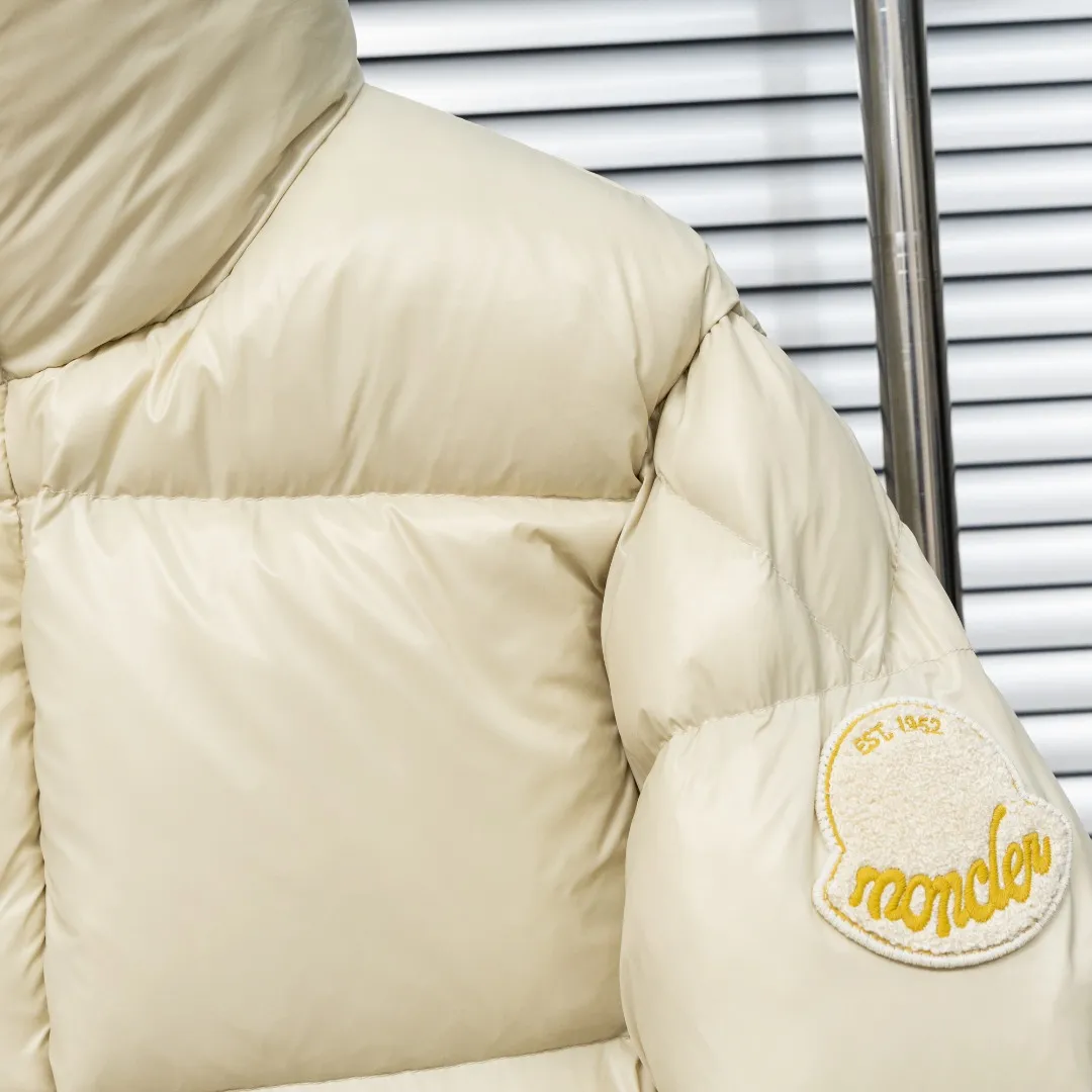 P900 top version (different currency) Style: Moncler Moncler Mengkou 25 new Tripiti down jacket (all made of national standard 90 goose down, sizes are all authentic digital sizes) Color: picture color Size: 1-2-3-4-5 Fabric: 90 goose down Accessories: full set of customized accessories No gender distinction, same style for men and women