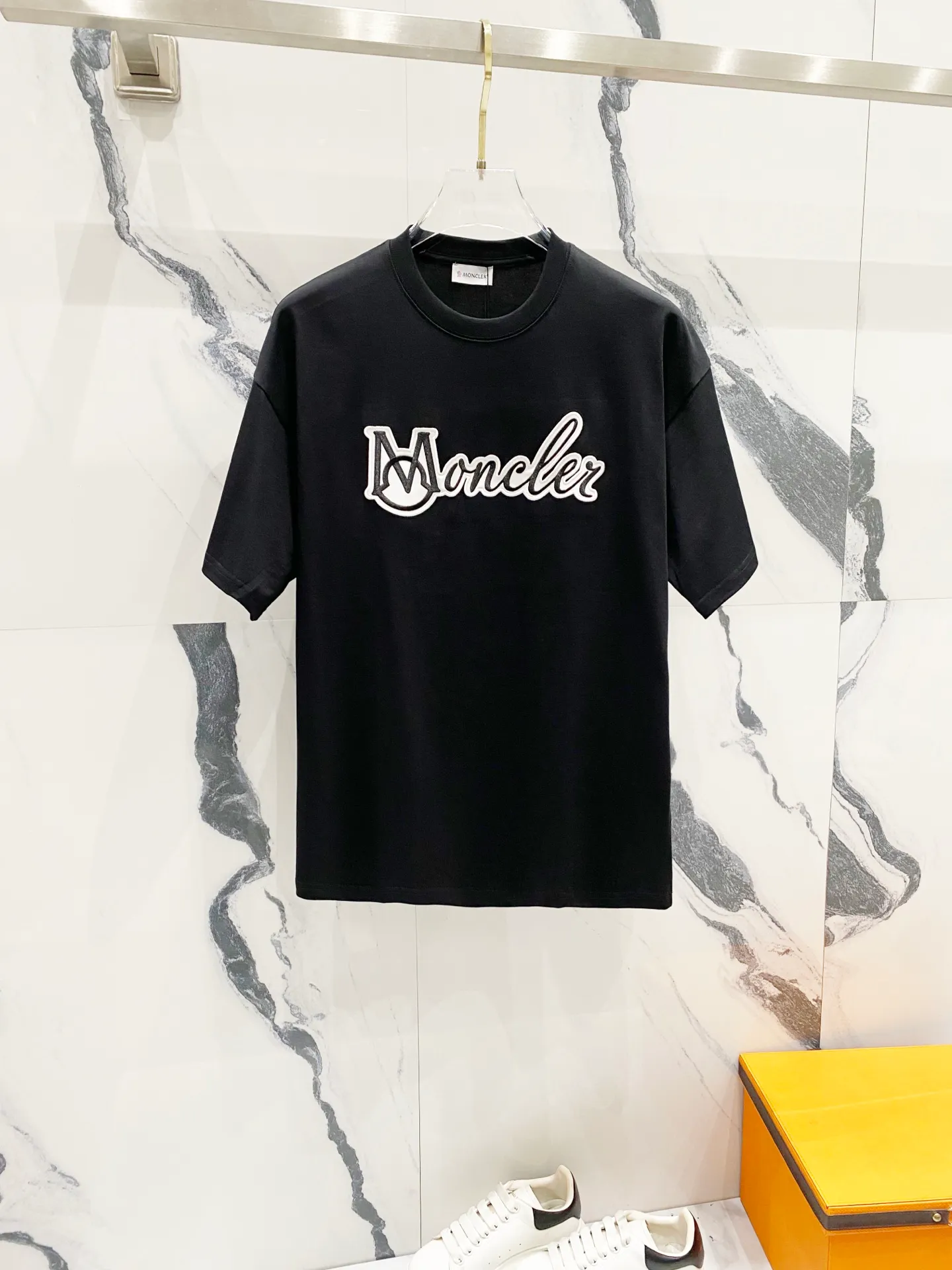 P150 MONCLER/Muzzled 260g round neck short-sleeved T-shirt, brand patch embroidery🪡letter LOGO seal logo, official synchronization, high version, high quality, fashionable personality, versatile trend, pure original quality, original fabric, tag, collar label, washed wheat, complete three labels, color: black, apricot, blue. Size: XS-L