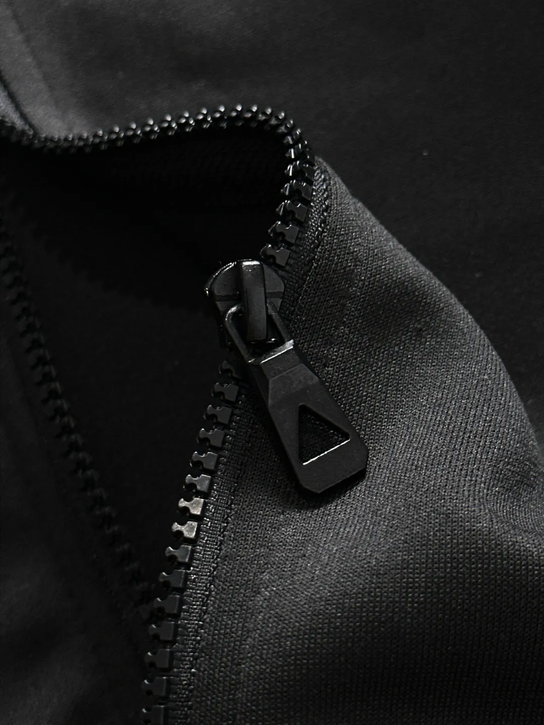 Next day shipping P720 MONCLER/Mongolian high quality 2025 autumn and winter new casual heavy industry suit exclusively developed by yb! High quality production! The top version of the trading company channel order, external orders for imported custom fabrics, high breathability and comfort, impeccable details, absolutely worth buying! This type of suit is also a must-have for lazy people. You don’t have to think about how to match it, you can just get it in one set! Brand element design concept, delicate and soft feel! It presents a casual cut and the upper body shape is great! On sale simultaneously on the official website! From a high-end men's positioning brand, the low-key luxury taste is irresistible! Exquisite workmanship and impeccable quality! The overall style is simple, fashionable and timeless, fully meeting the requirements of stylish and tasteful dressing! Size: M to 4XL (or state your height and weight when placing an order)