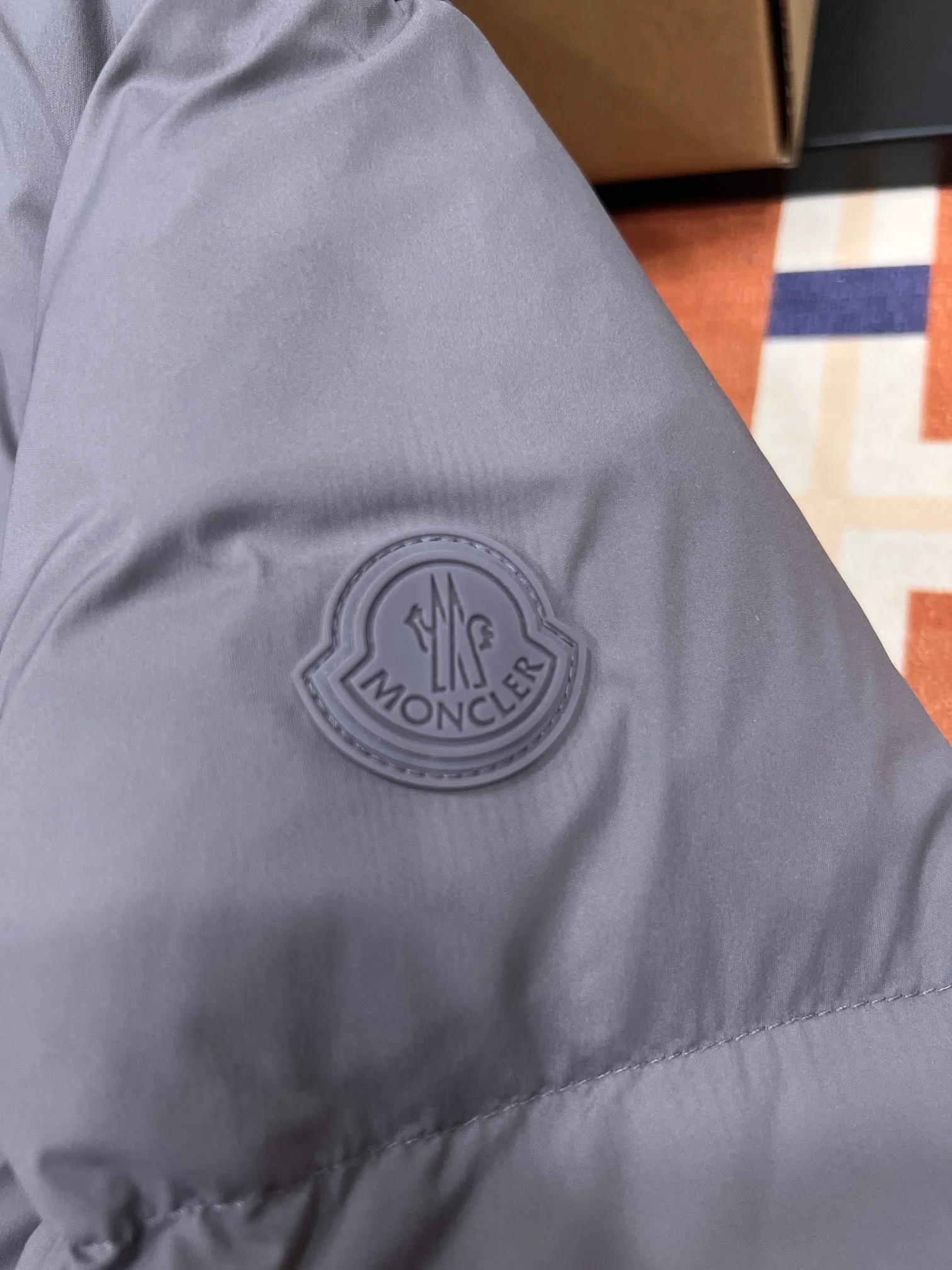 P880 moncler Fusain men's hooded short down jacket Exclusive hot new 2025 autumn and winter 🆕down jacket Original 1:1 customized hardware accessories are all imported and original customization Welcome to compare at the counter Absolute high quality Use top 90 white duck down Super soft Filled with fluffy and full Super heavy workmanship The fabric is well-made 👍The version is perfect Note⚠The fabric is super comfortable Exclusive model Non-market goods Same style for men and women Color Black Gray Size 1 2 3 4 5