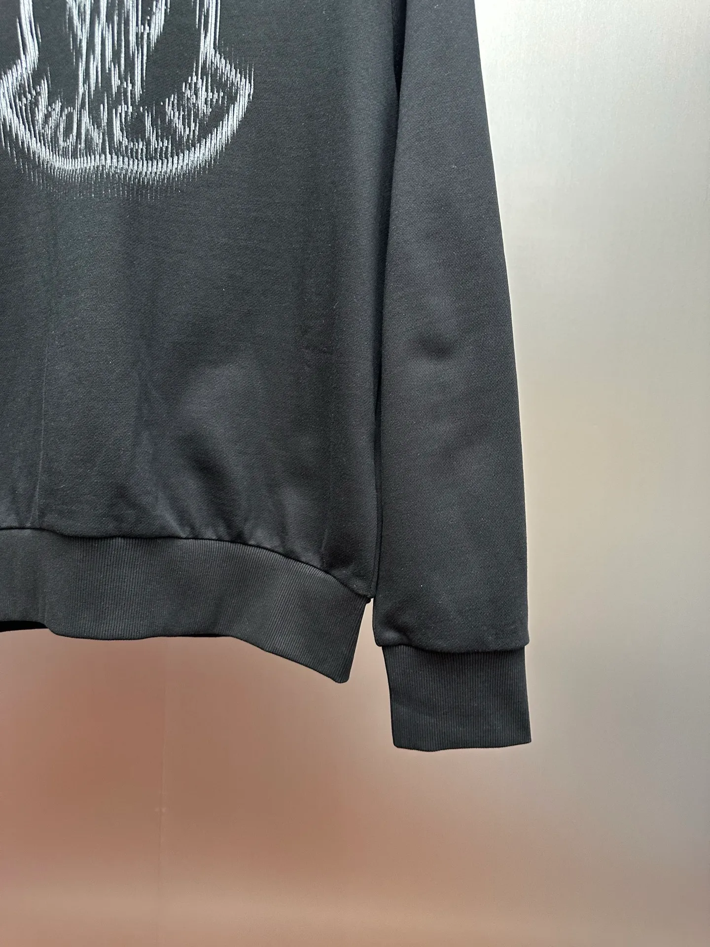 P350 MONCLER round neck pullover printed casual long-sleeved sweatshirt, purchased and developed by 3926, 320g double-strand combed cotton sweatshirt material, 2*2 cotton luxury ribbing, fabric fermentation wash, digital direct printing, customized 1:1 chapter, customized 1:1 trademark, fitted version size: S M L XL