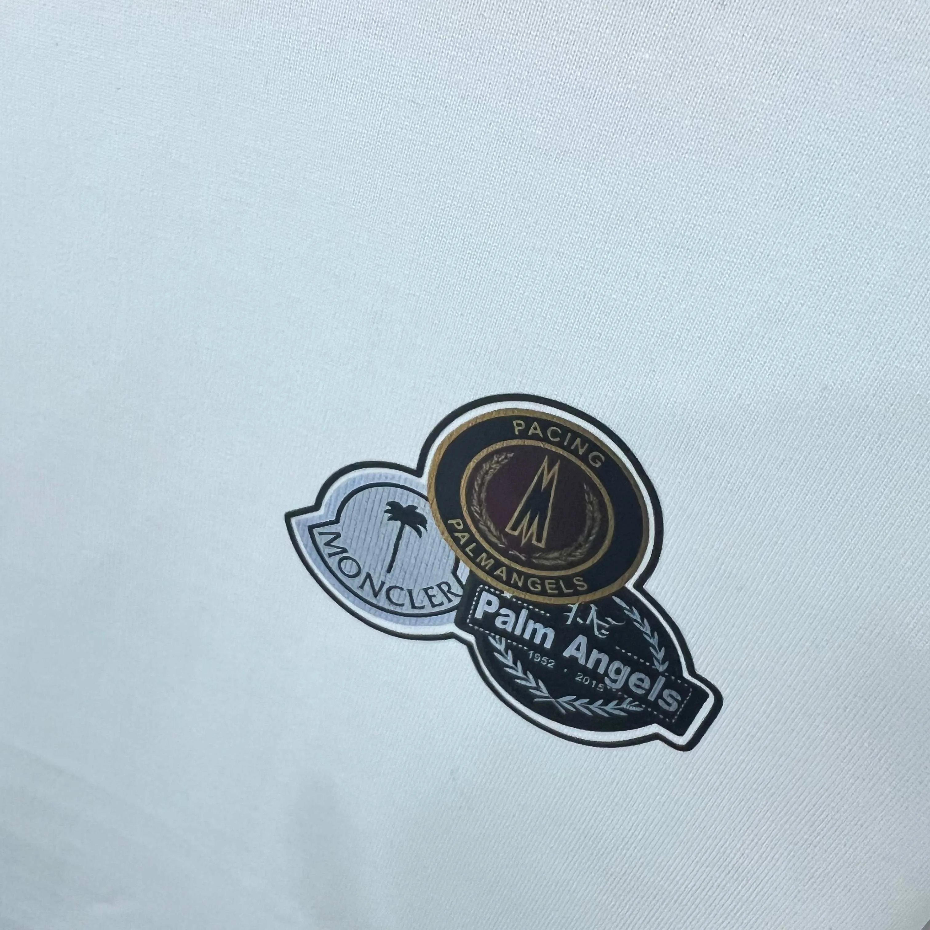 P150 MONCLER/Muzzled 300g pure cotton round neck short-sleeved T-shirt Brand classic Badge letter LOGO embossed process 2025ss official synchronization High version High quality Fashionable personality Versatile trend Pure original quality Original fabric Hang tag Collar label Washed wheat Complete three standards Color: Black. White. Size: S M L XL XXL
