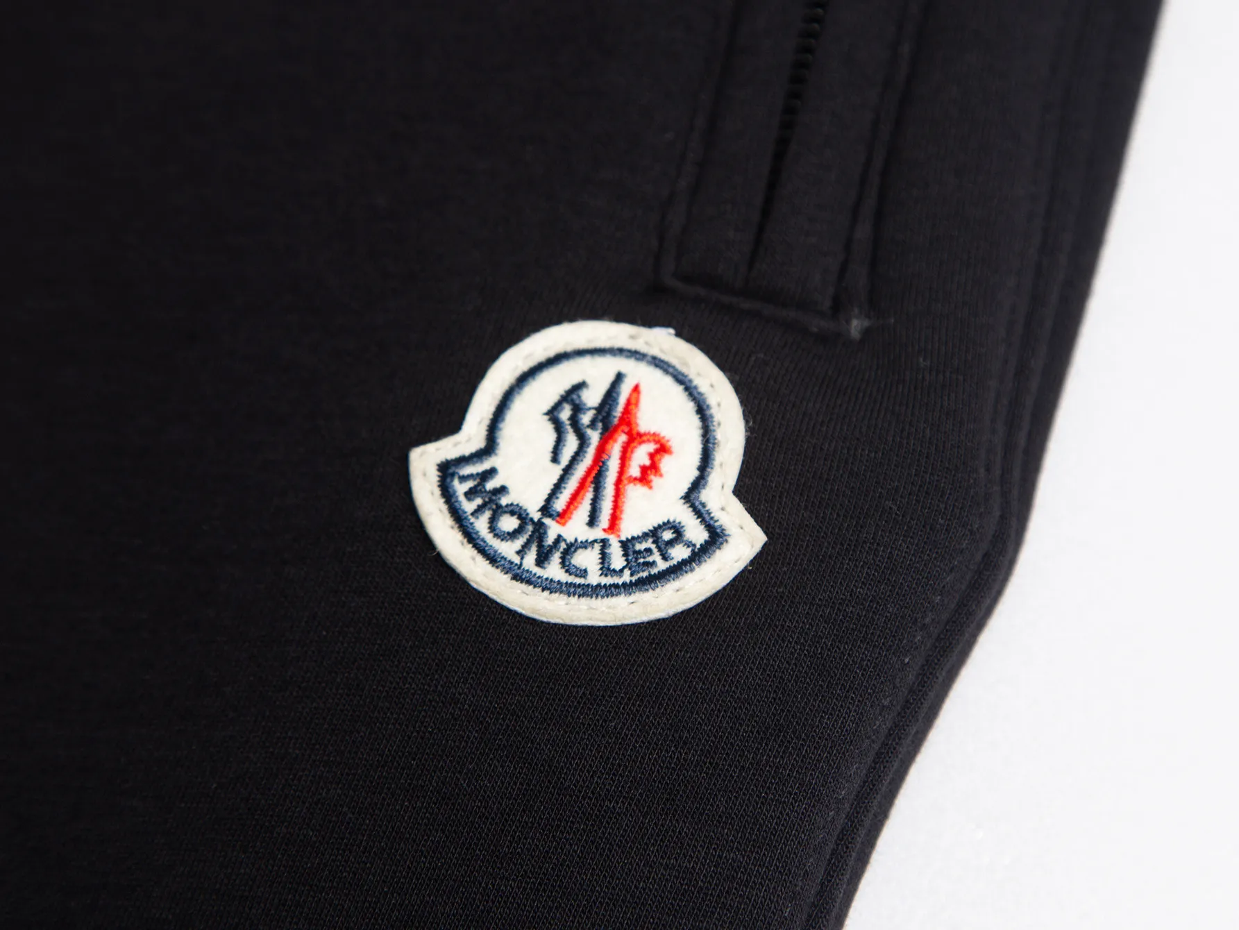 💰Coat 200, trousers 170, plus velvet style, popular recommendation for foreign trade orders - Moncler official website classic style, logo plus velvet and thickened casual jacket - using exclusive custom-made plus velvet and thickening, complete thread dyeing in the same vat, customized accessories, exclusive quality difference currency, welcome to compare - Color: black - Size: M L XL XXL