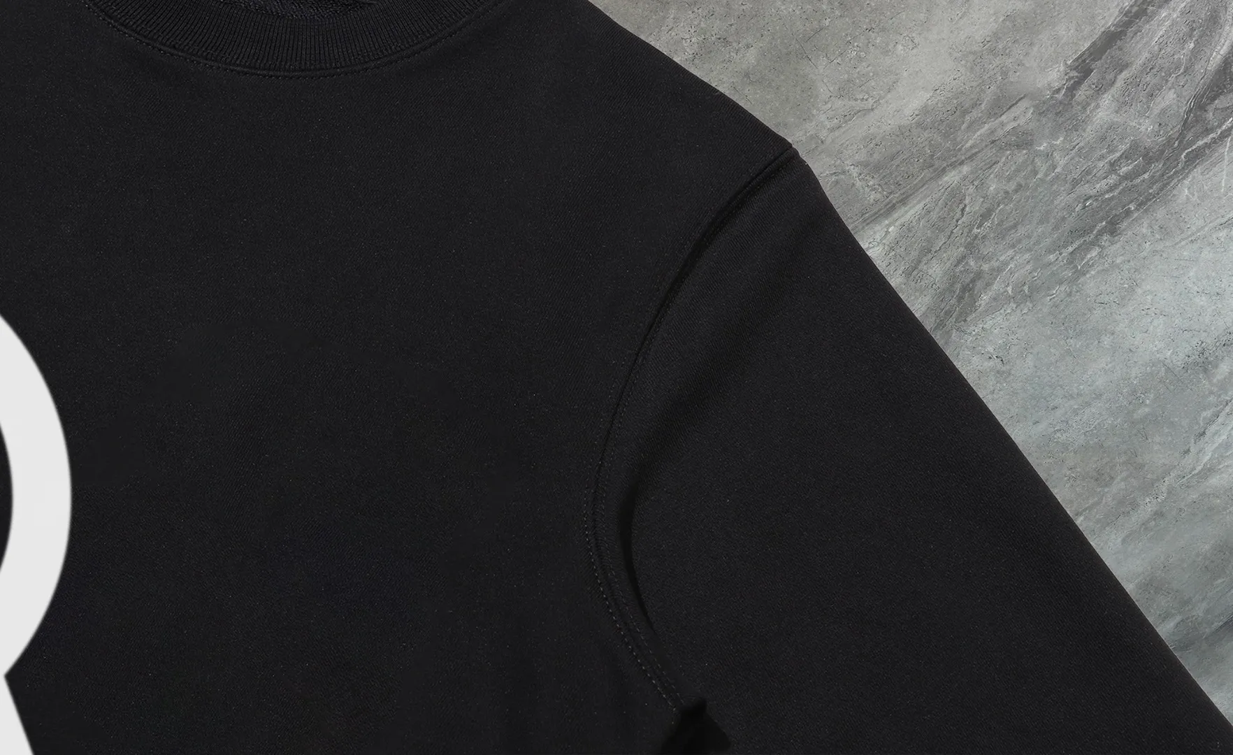 P210 High-version sweatshirt) [Long-term stock] 〖𝐌𝐎𝐍𝐂𝐋𝐄𝐑~Mask〗 Made of 440g heavy-weight fabric. It is different from the market currency. It can be matched with any variety and is properly handsome. 😎The whole dress is made of double waistcoats. The double waistcoats make the whole dress more three-dimensional. Not ordinary factories can do such fine work. 2025 Spring runway version of the T stage, on sale at the counter, round neck terry sweatshirt, high-end double-strand pure cotton, custom-made stretch ribs, dyed in the same vat, complete with three standards, matched with exquisite embroidered LOGO on the chest, simple and advanced, same style for men and women. Color: black, apricot, white, size: S M L XL 2XL